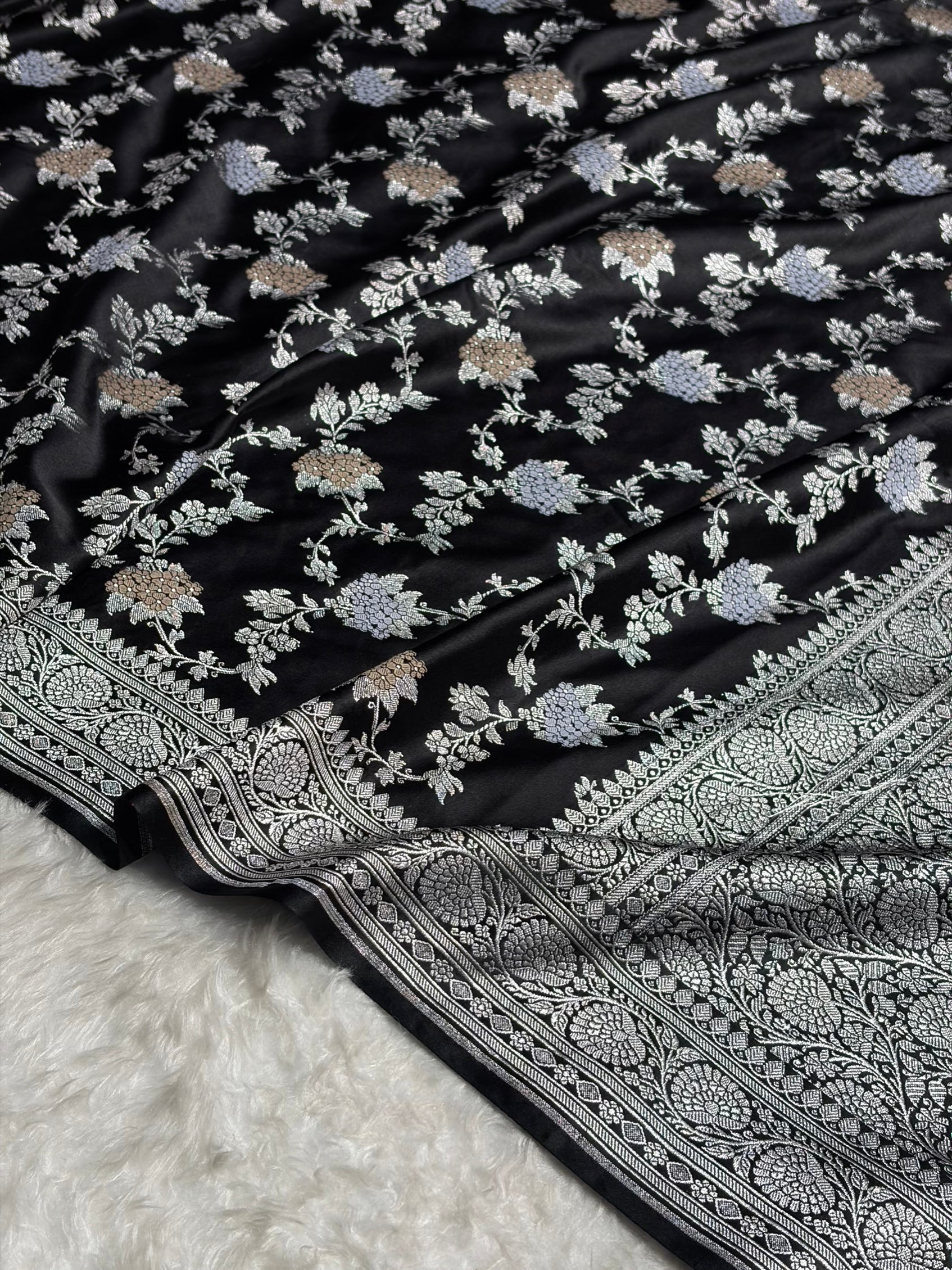 Banarasi Black Shades Jaal Pattern Mashru Silk Saree MS57