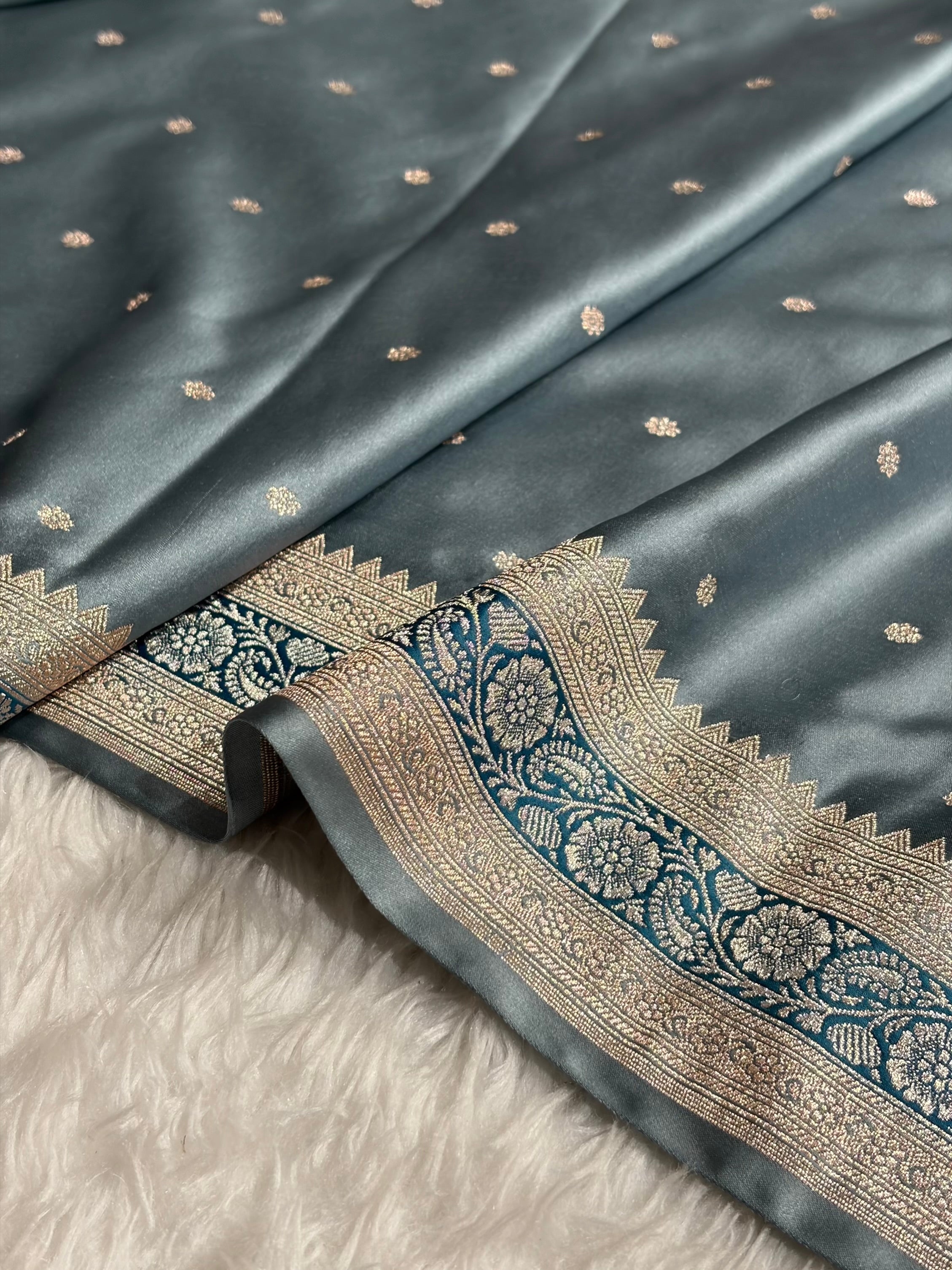 Banarasi Grey Shades Booti Mashru Silk Saree MS26