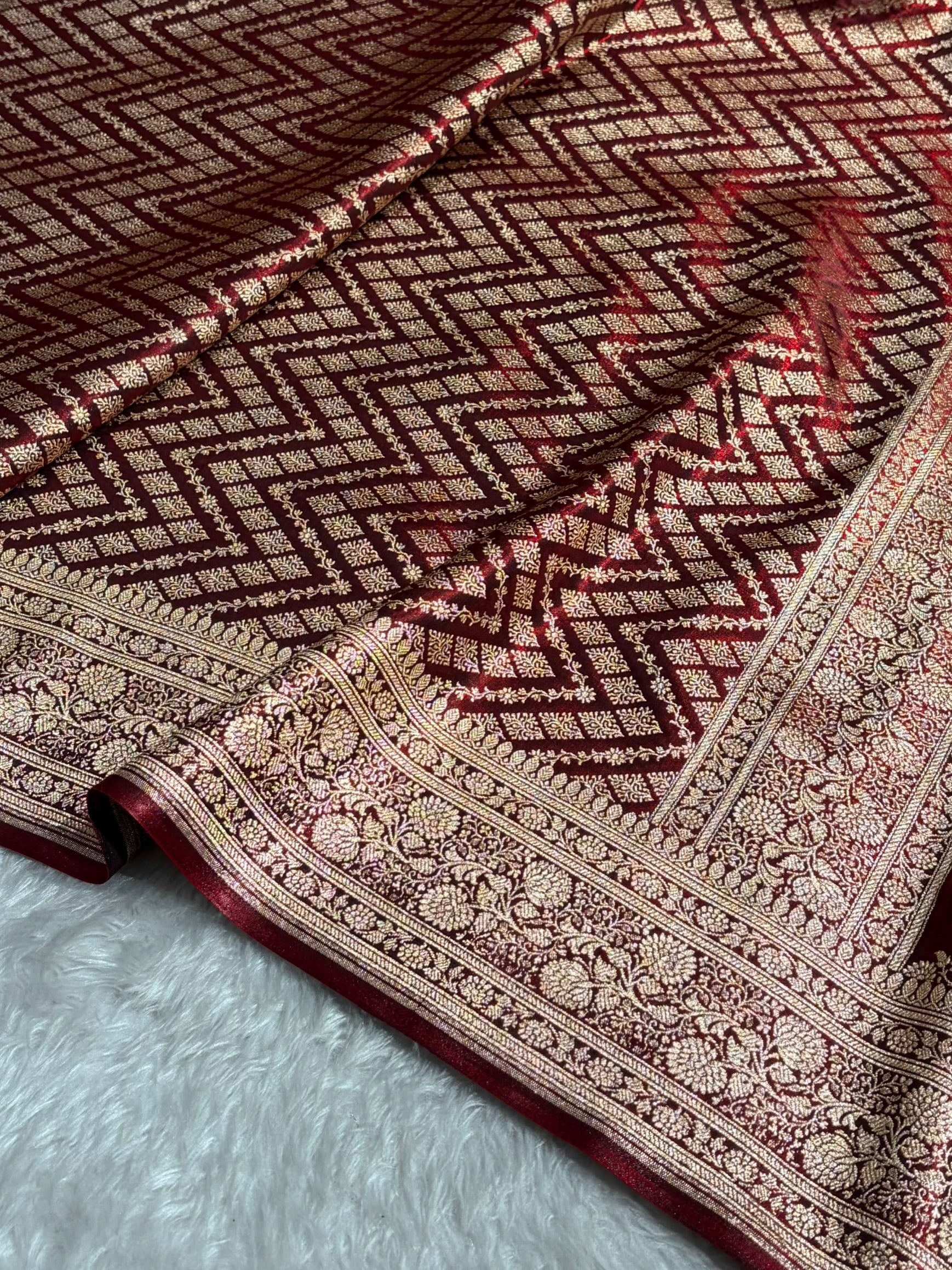 Maroon Shades Jaal Pattern Banarasi Satin Silk Saree SS56