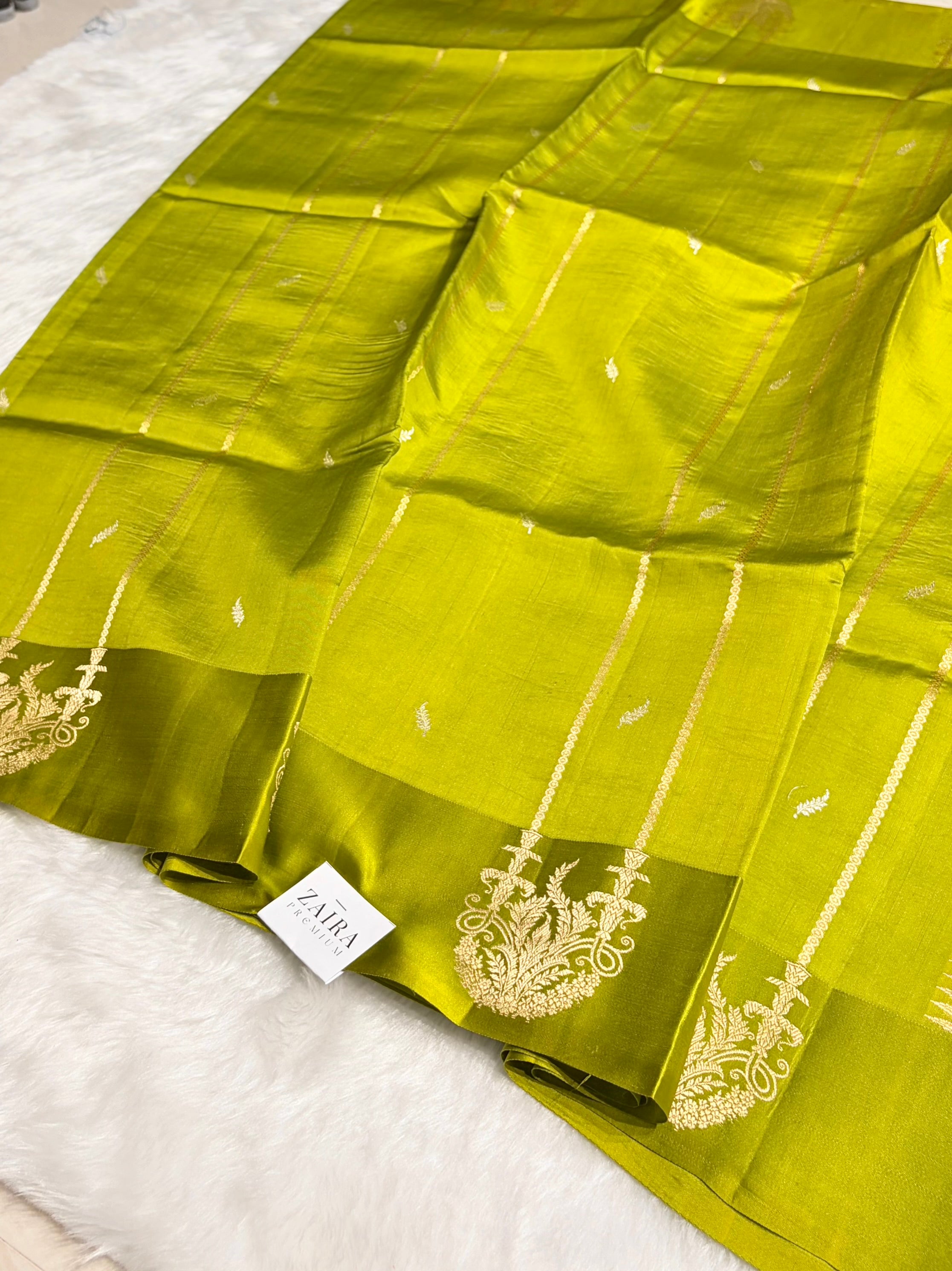 Green Shades Rangkart Handwoven Pure Katan Raw Mango Silk RM-44