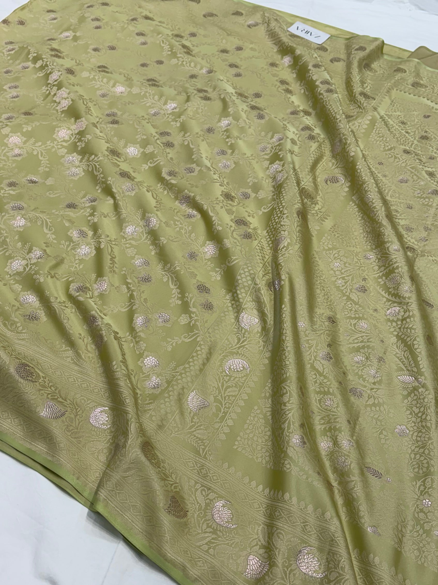 Light Pista Shade With Tanchoi Booti Pattern Mashru Silk Saree