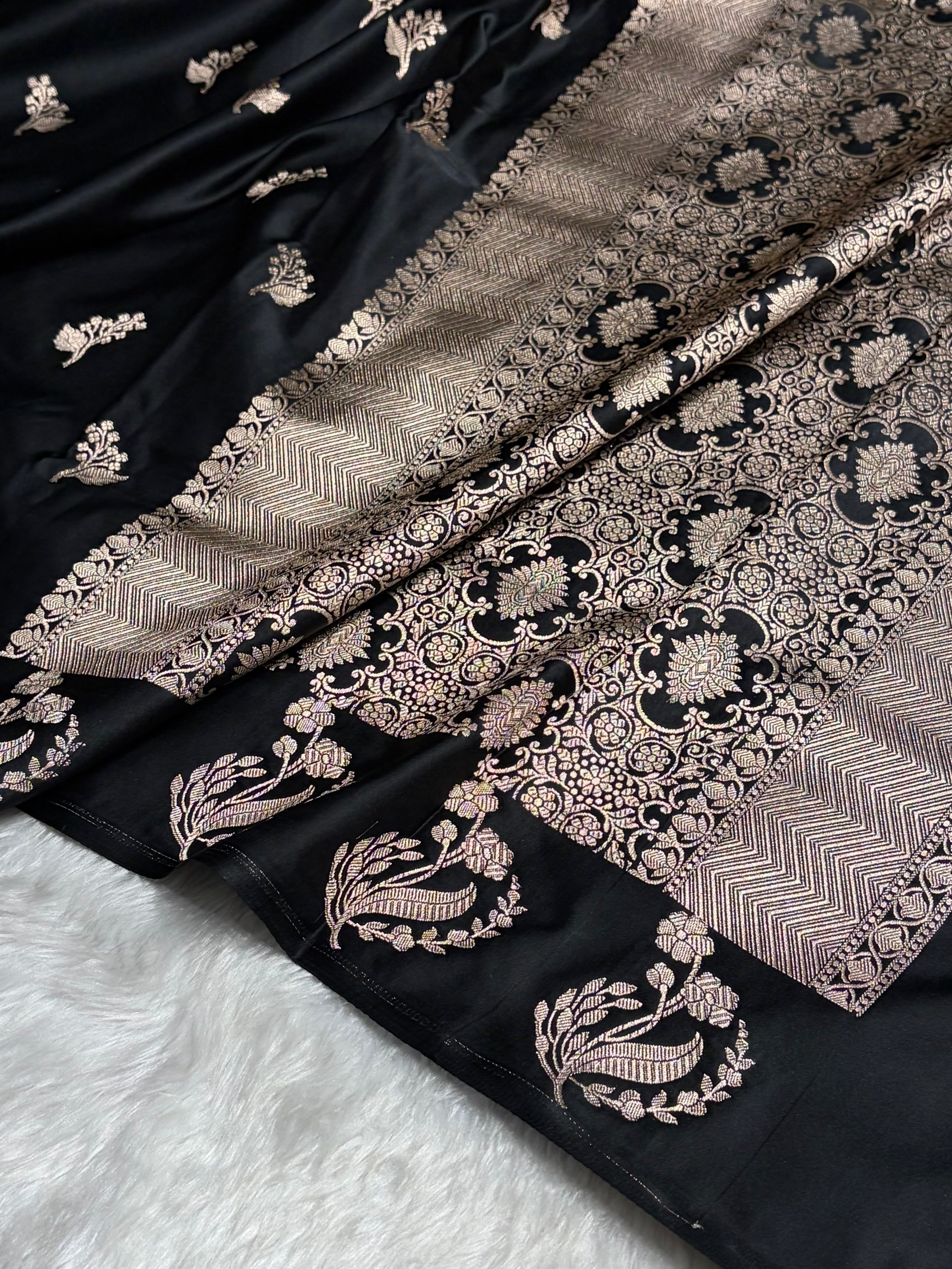 Black Boota With Floral Border Mashru Silk Saree MSM-91