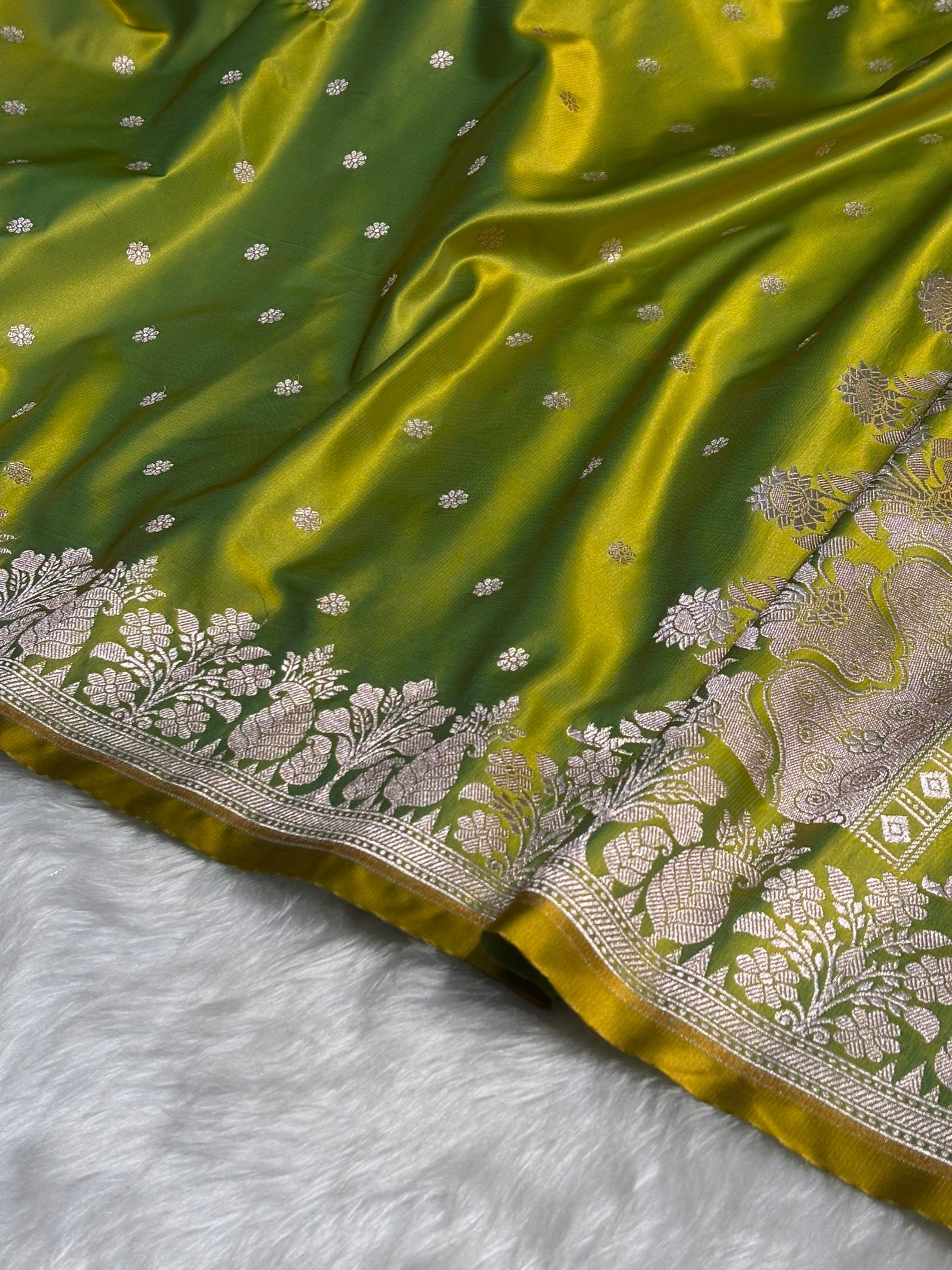 Liril Green Floral Boota With Floral Border Mashru Silk Saree MSM 79