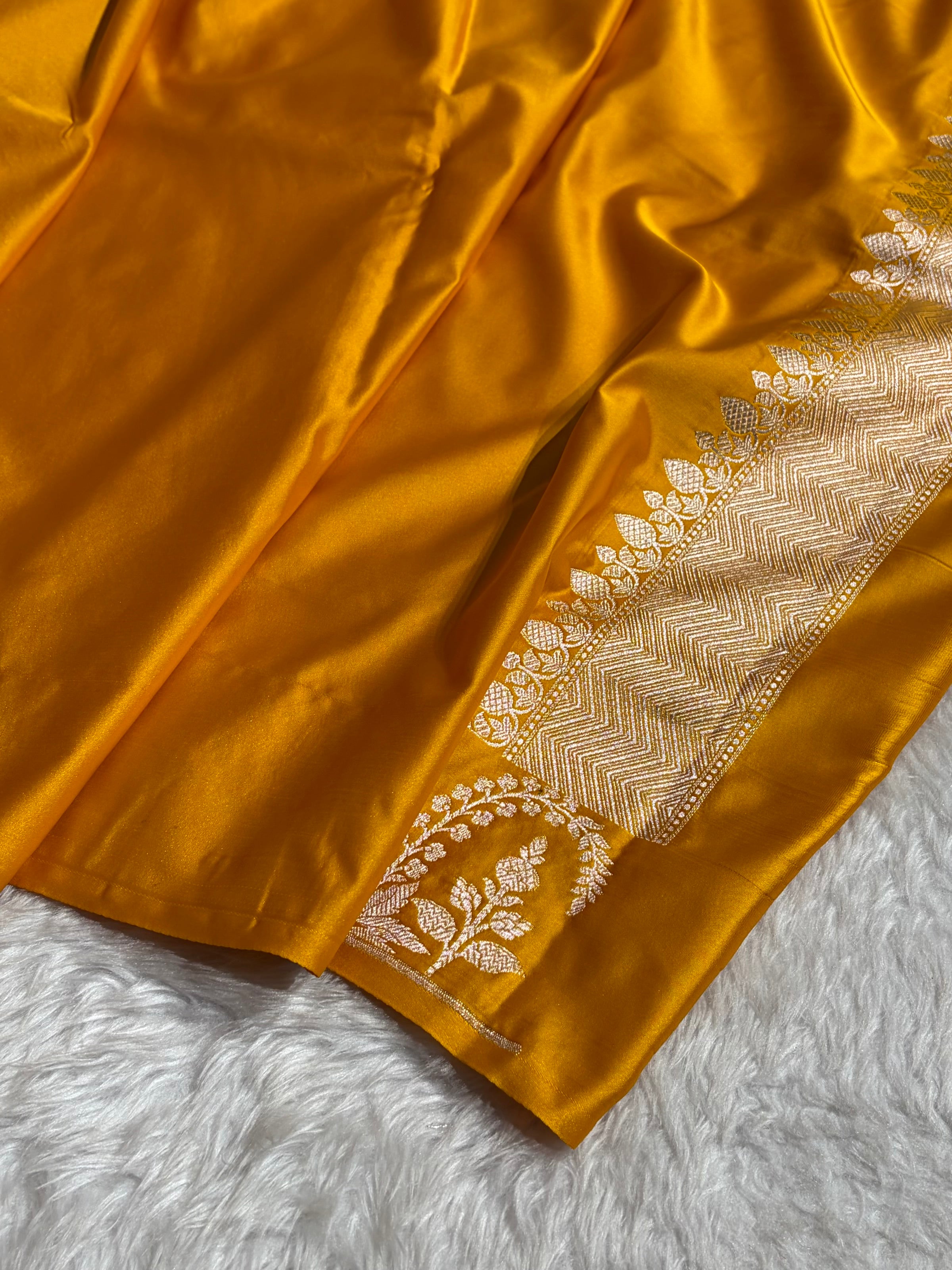 Mustard Shade With Booti Pattern Mashru Silk Saree