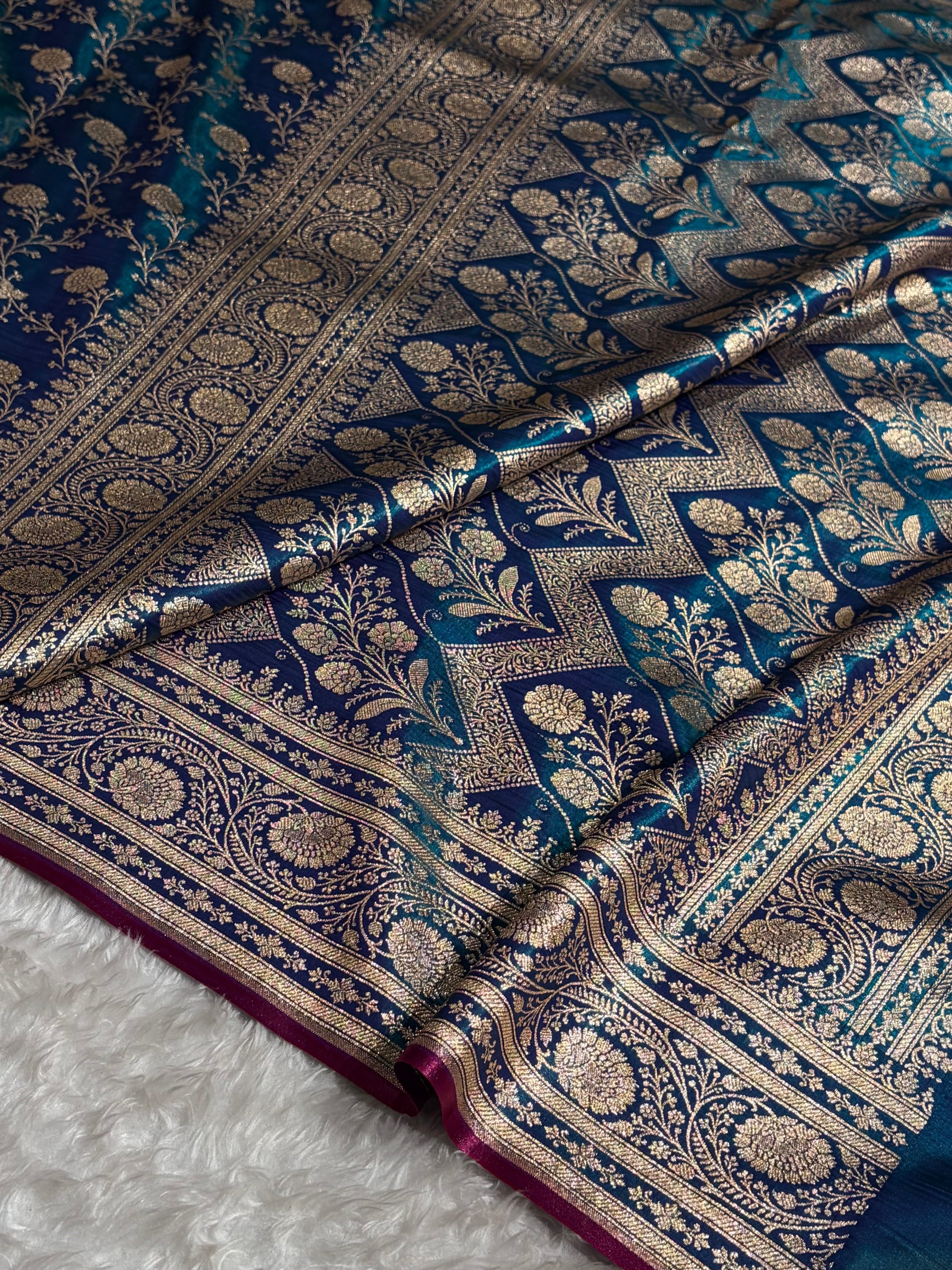 Peacock Shades Jaal Pattern Banarasi Satin Silk Saree SS55