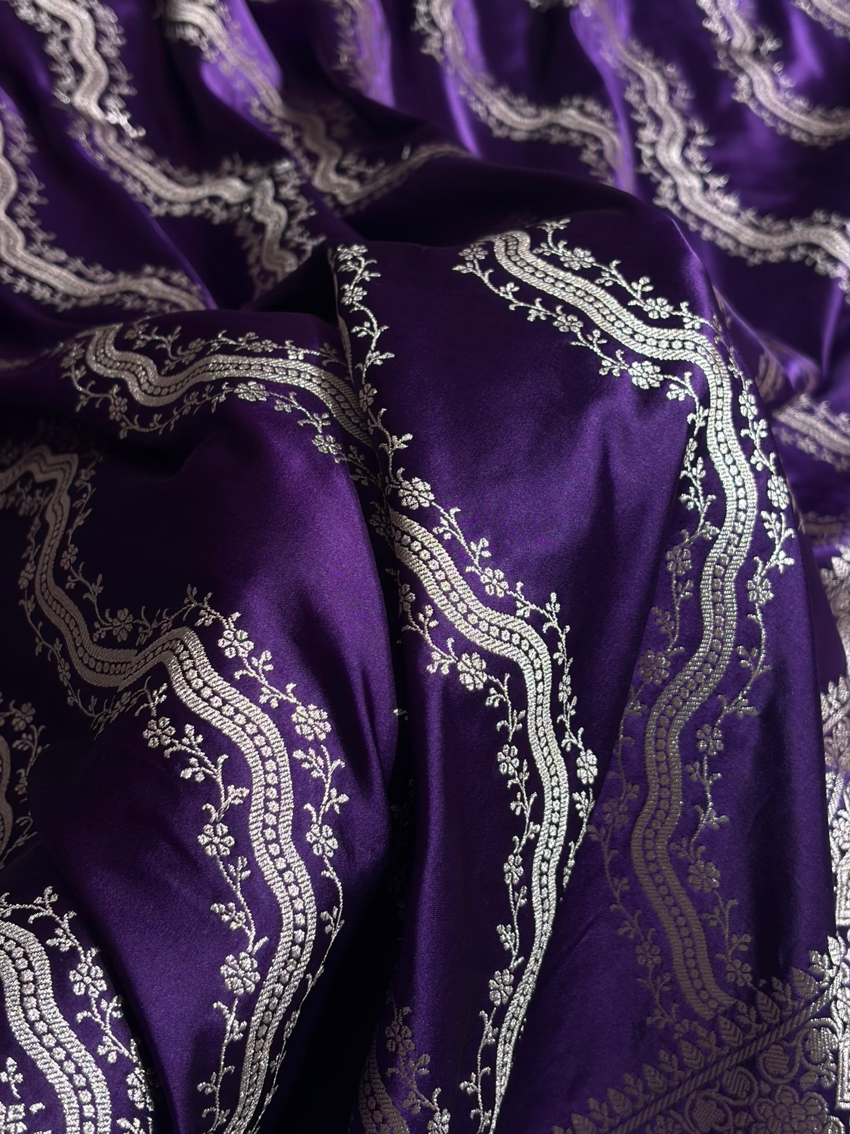 Banarasi Cross Pattern in Purple Shades Floral Mashru Silk Saree MCS93