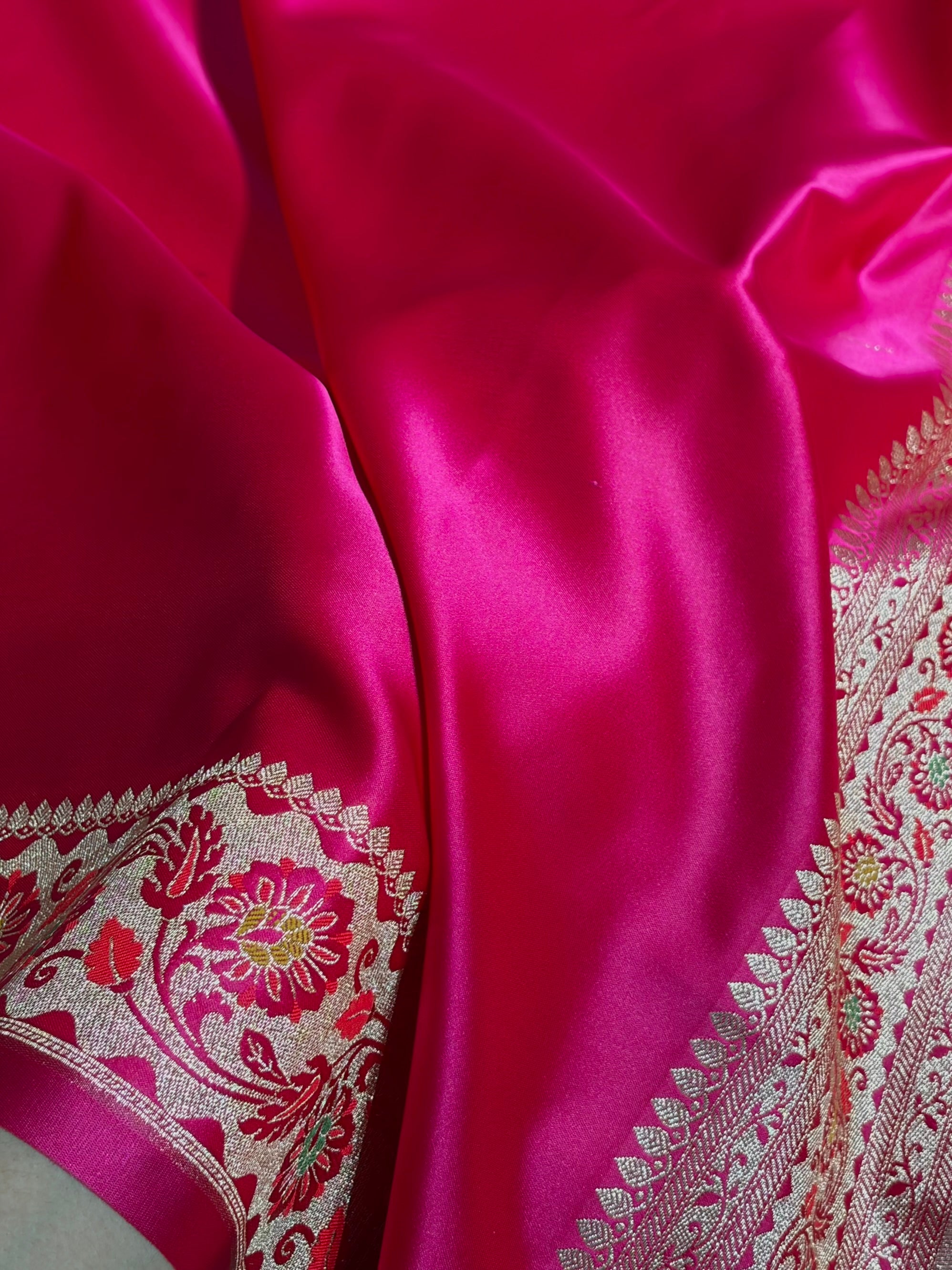 Banarasi Plain Satin Katan Saree Floral Minakari Pallu & Border Pattern in Rani Shades SK152