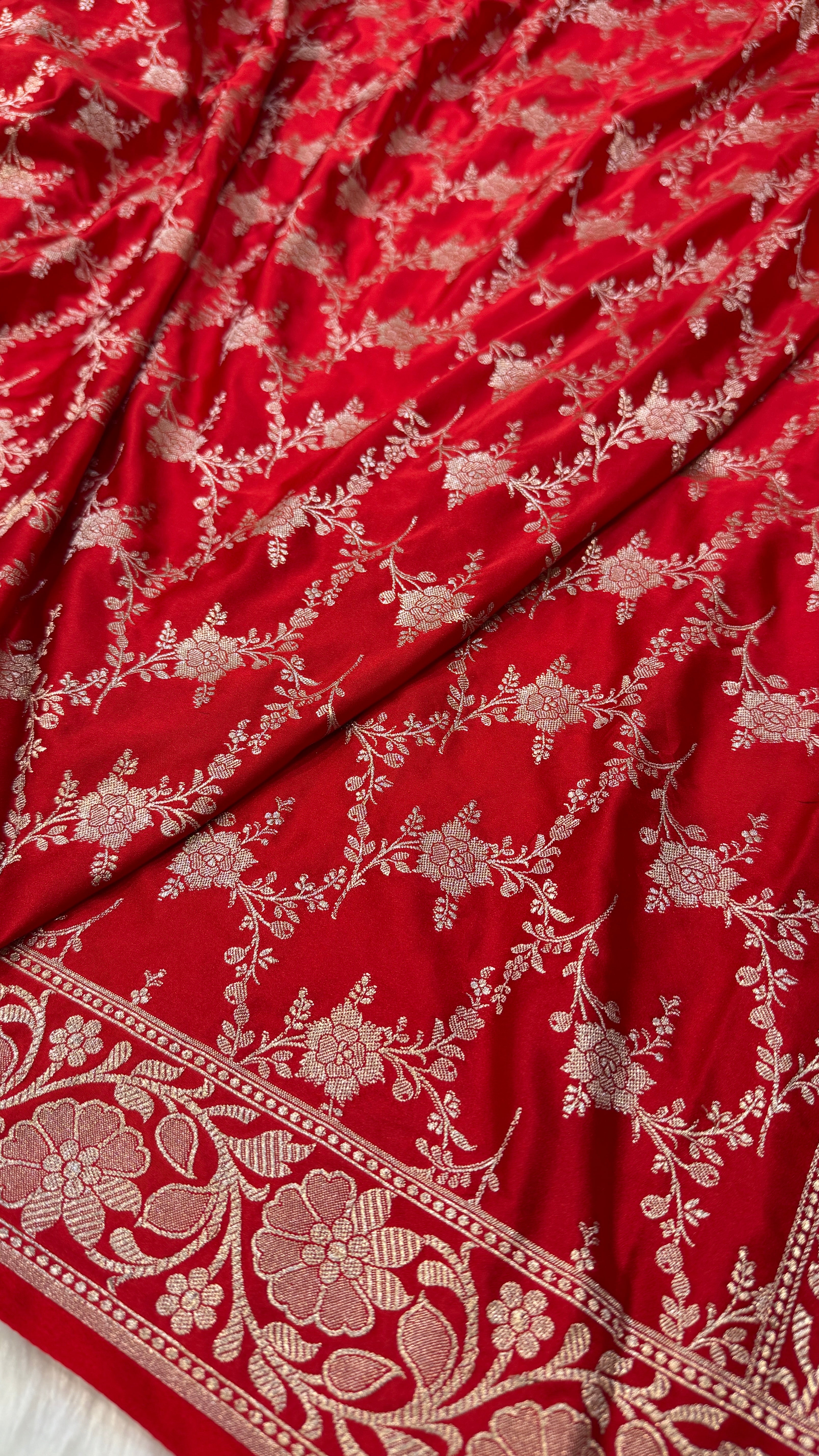 Bridal Red Mashru Silk Banarasi Saree With Jaal Pattern