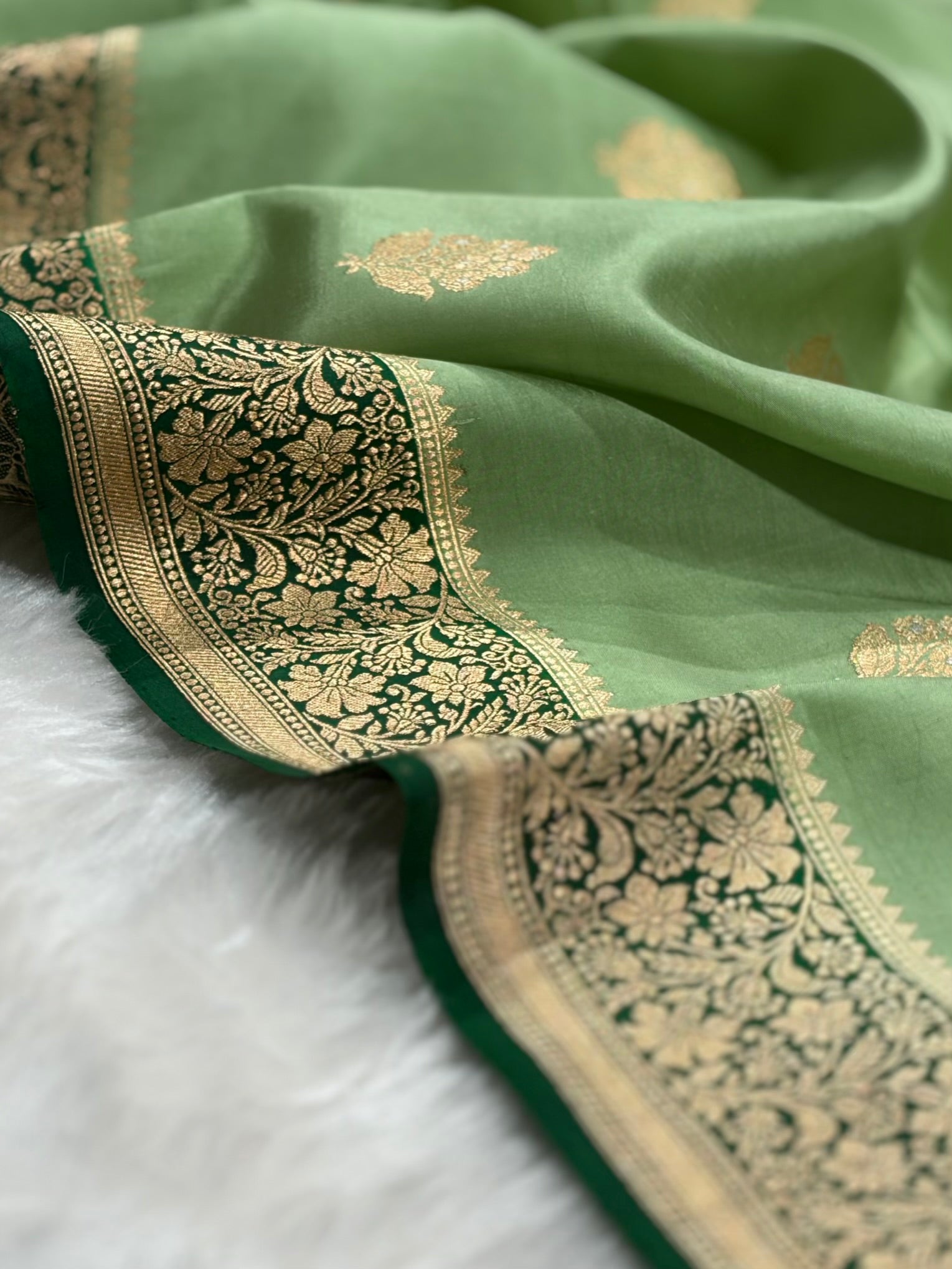 Banarasi Pista Green With Chocolate Contrast Shades Meenakari Boots Handwoven Pure Paper Silk Saree RM-90