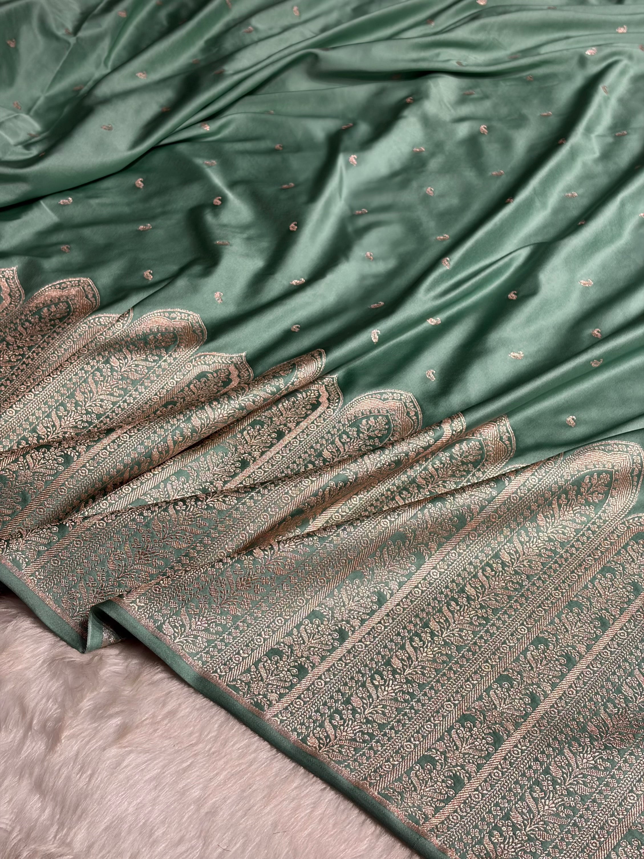 Skirt Border In Turquoise Shades Mashru Silk Saree