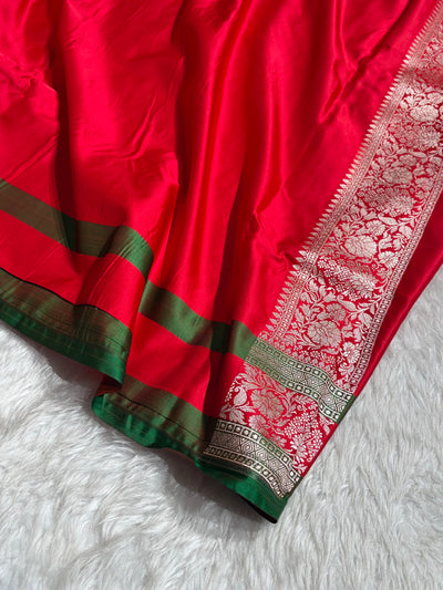 Contrast Mahendi / Red Shade With Booti Pattern Mashru Silk Saree