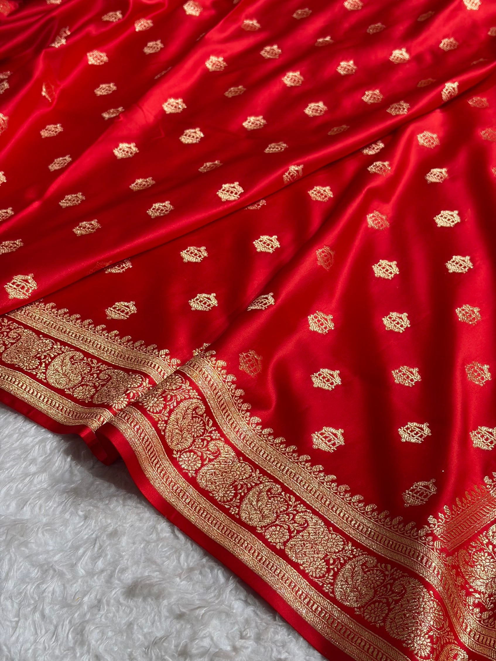 Banarasi Satin Katan Saree Booti Pattern in Red Shades SK137