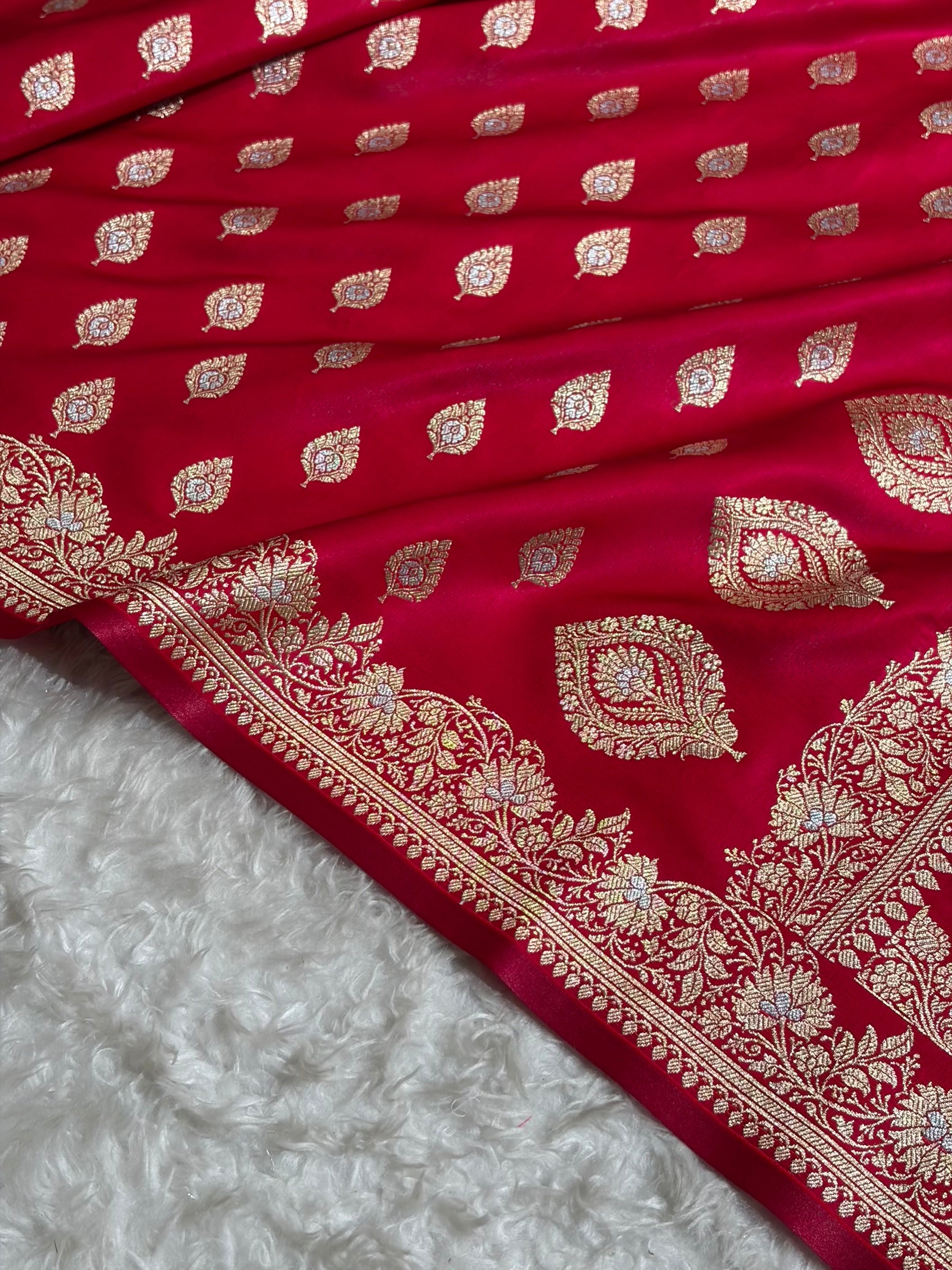 Banarasi Cross Rani Shades Minakari Booti Pattern Banarasi Satin Silk Saree SS60