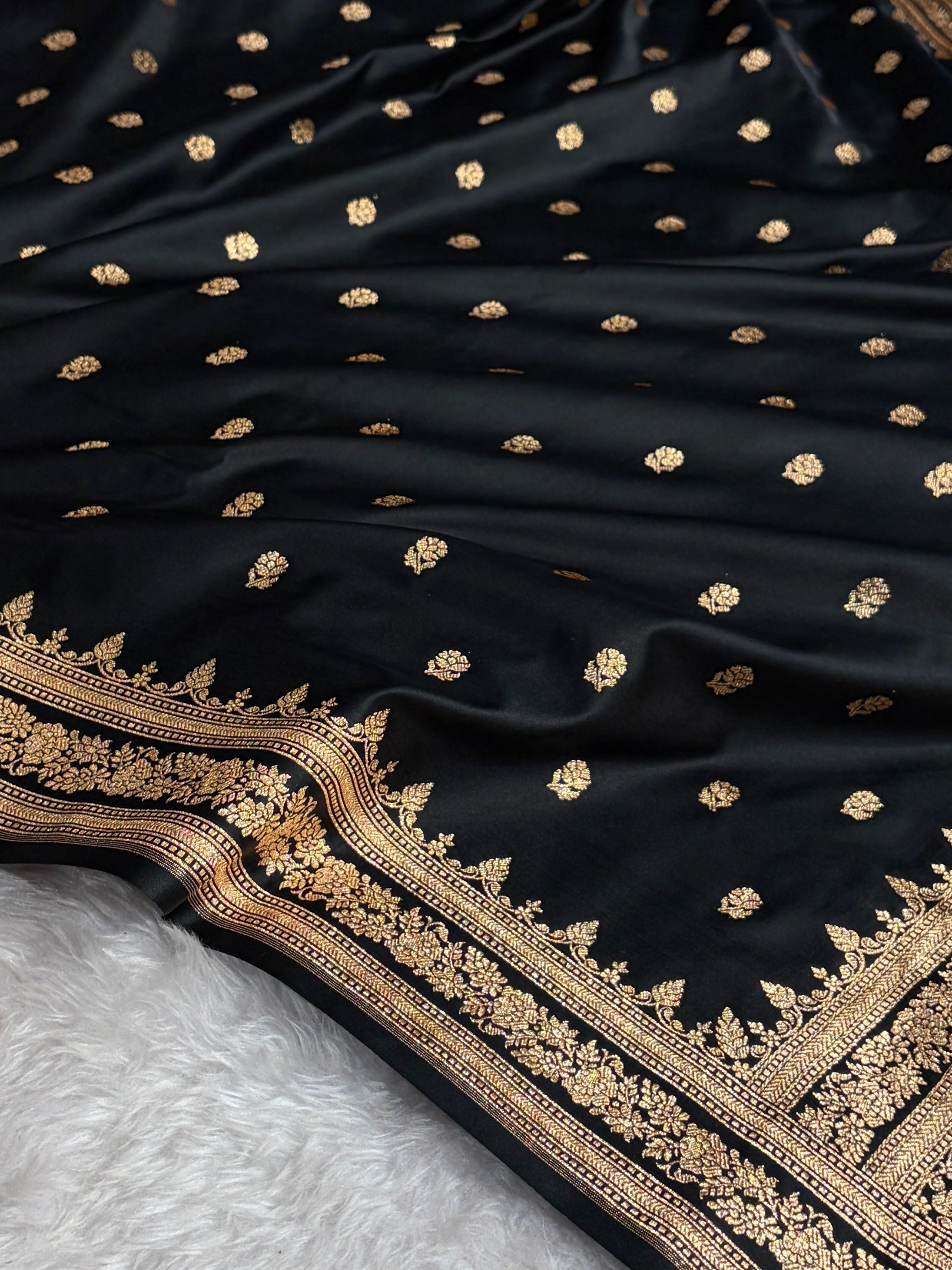 Banarasi Cross Black Floral Pattern Satin Katan Silk Saree SK76