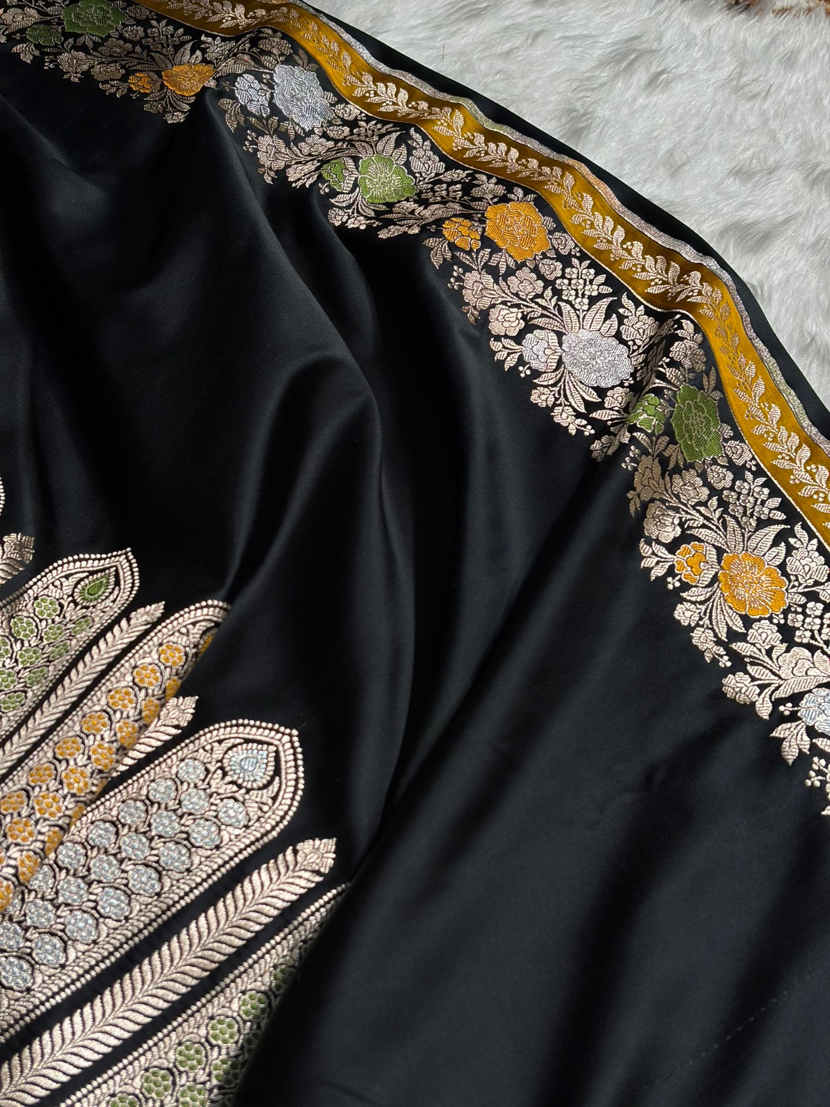 Banarasi Black Shades Floral Minakari Skirt Border Mashru Silk Saree MSM-83