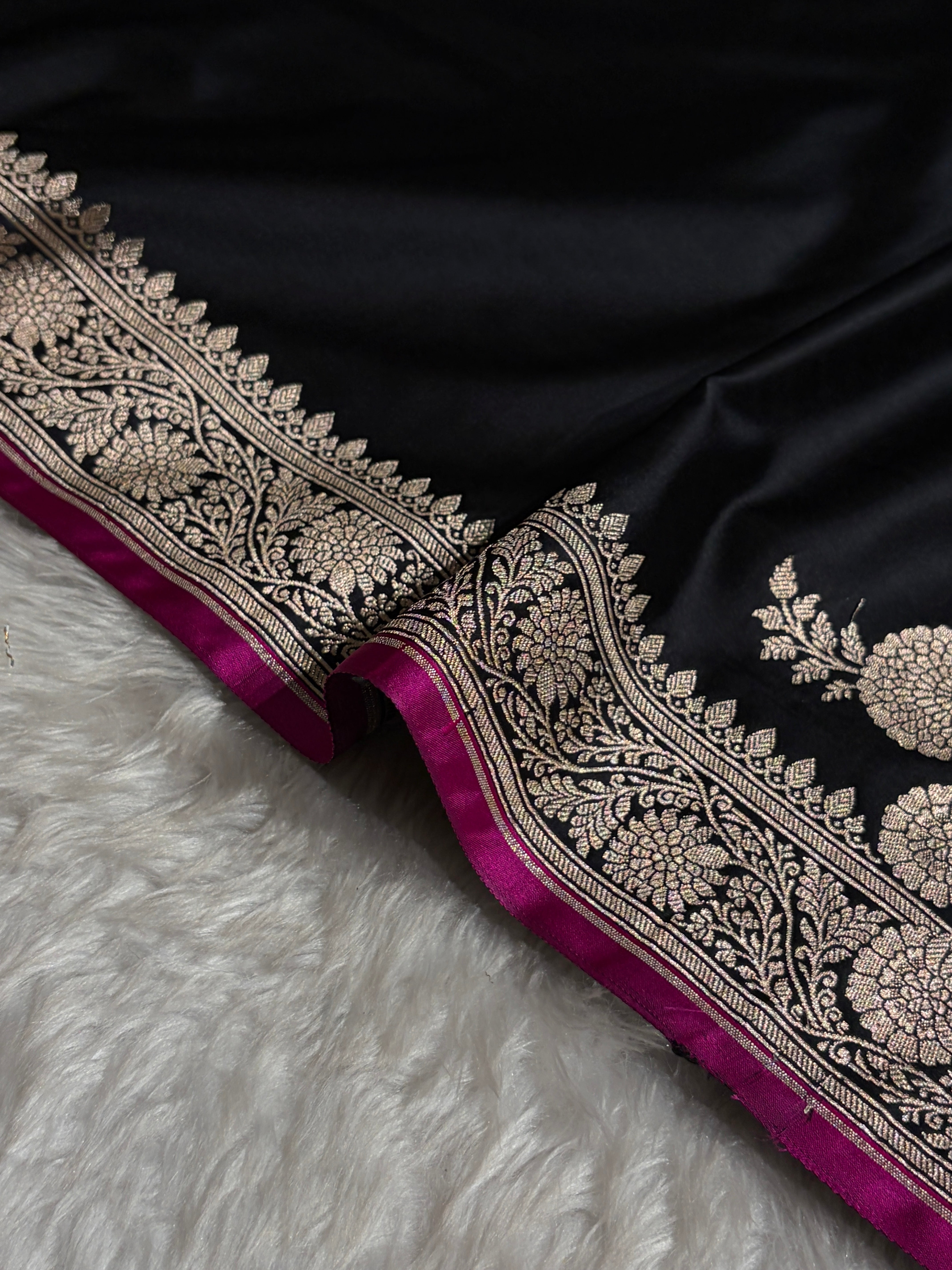 Banarasi Black Shade With Booti Pattern Mashru Silk Saree