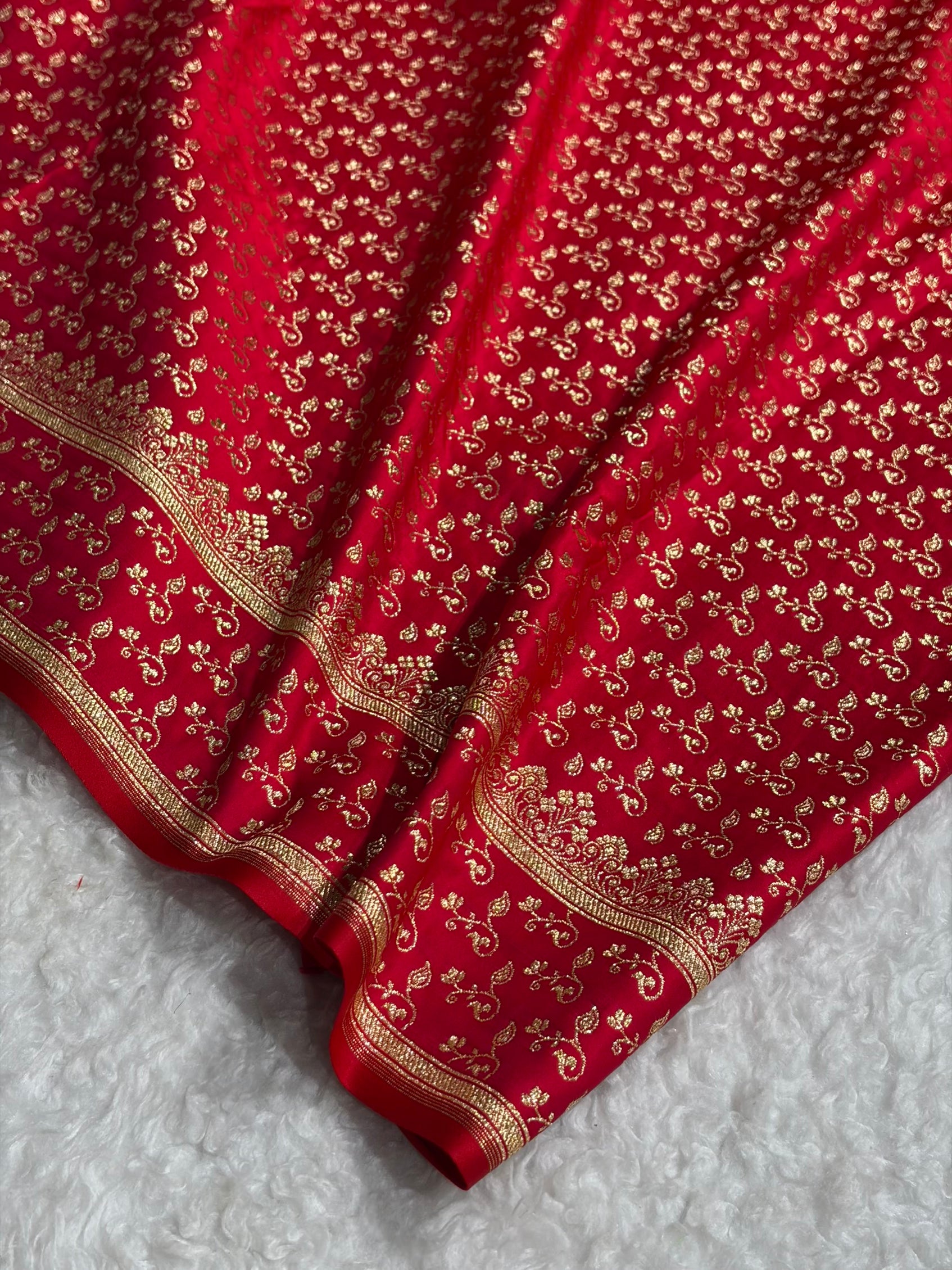 Cross Red Shades Jaal Floral Pattern Satin Katan Silk Saree SK81