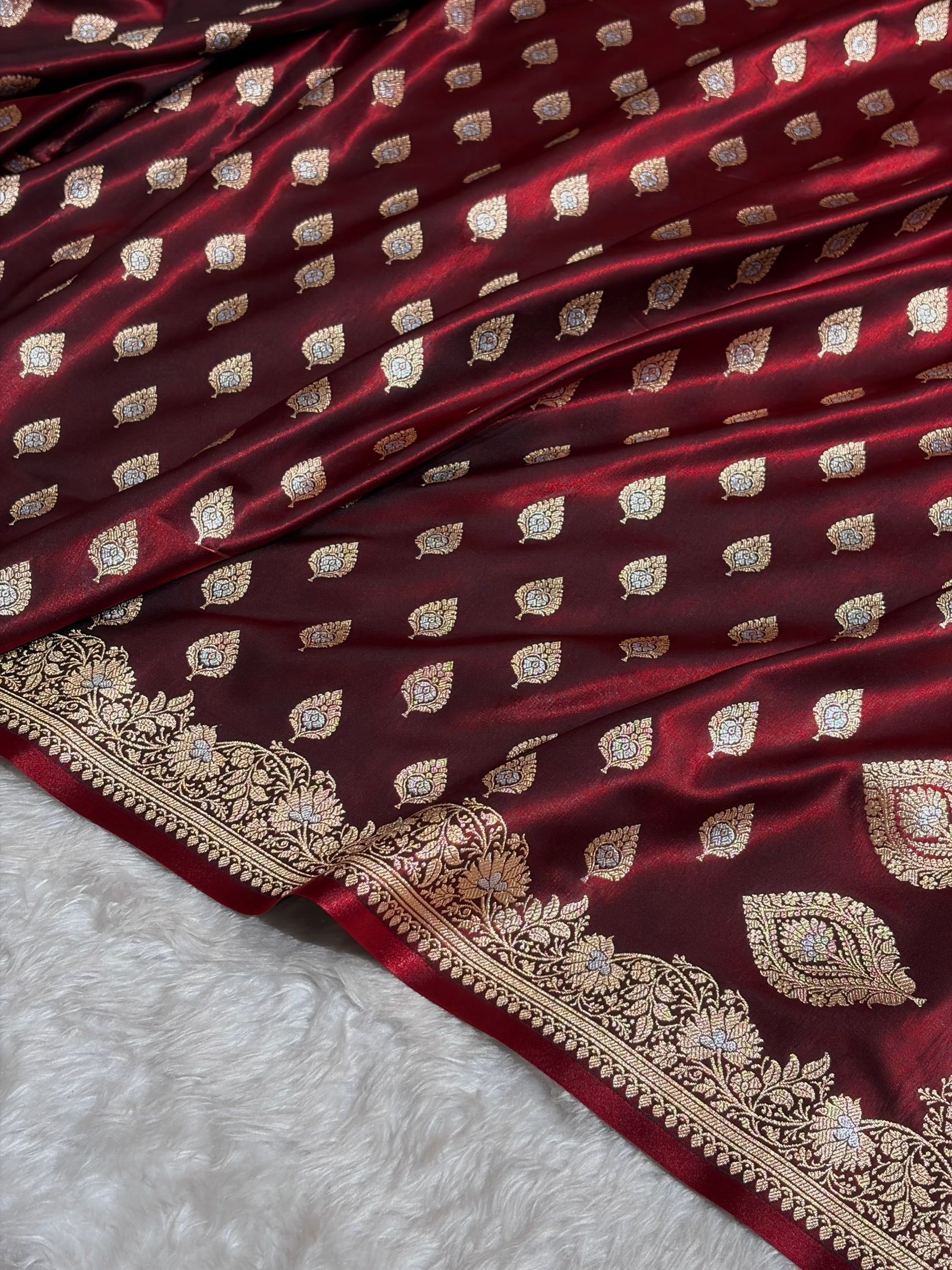 Banarasi Maroon Shades Minakari Booti Pattern Banarasi Satin Silk Saree SS60
