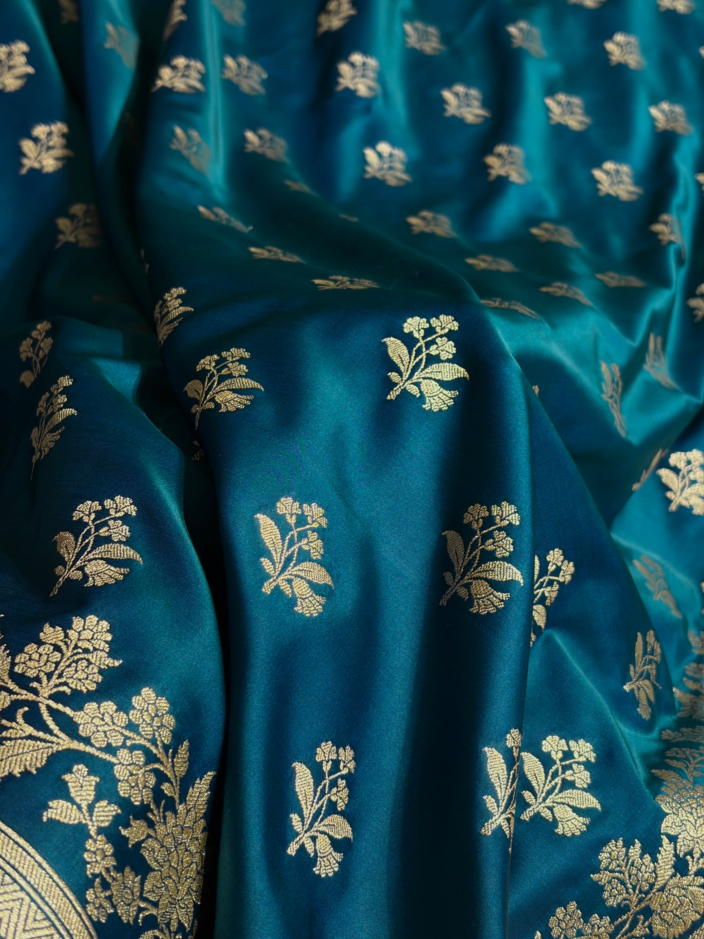 Peacock Shade With Booti Pattern Mashru Silk Saree