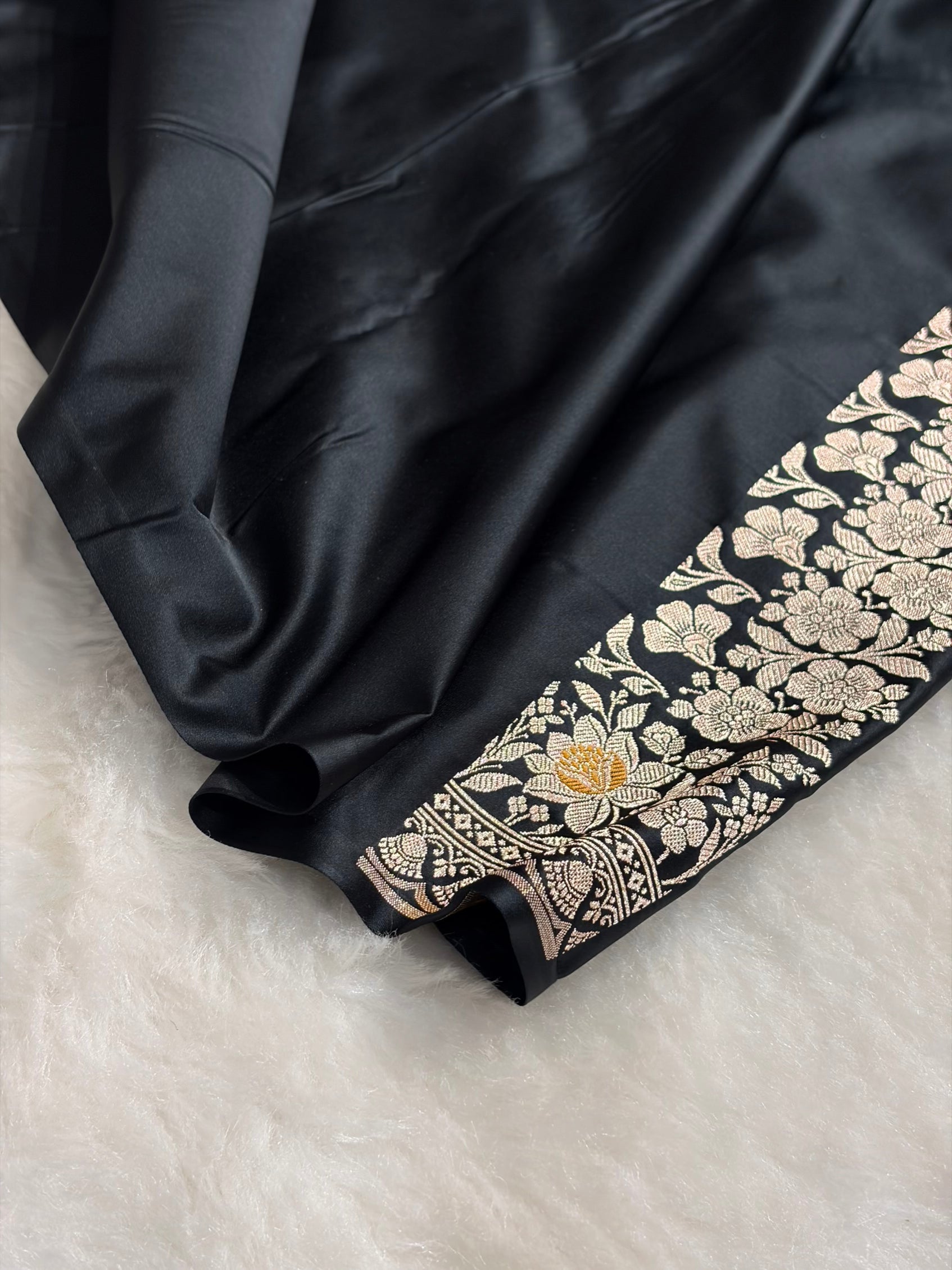 Black Shades Banarasi Minakari Boota Skirt Pattern Floral Mashru Silk Saree MSM-116