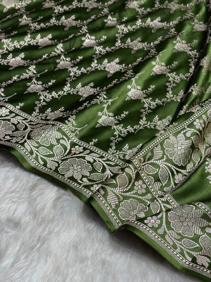 Mehendi Green Shades Mashru Silk Banarasi Saree With Jaal Pattern MS71
