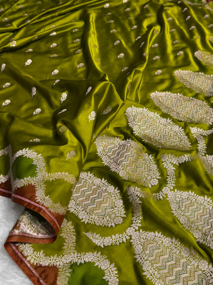 Mehandi Rangkart Scallop Floral Booti Mashru Silk Saree
