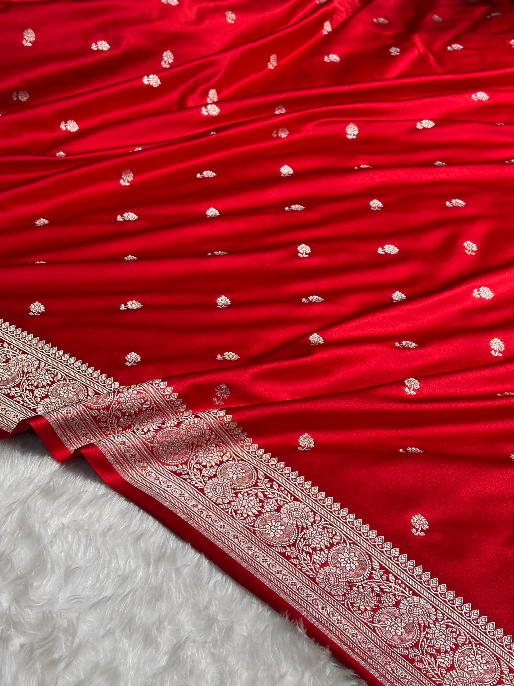 Banarasi Red Shades Booti Mashru Silk Saree MS73