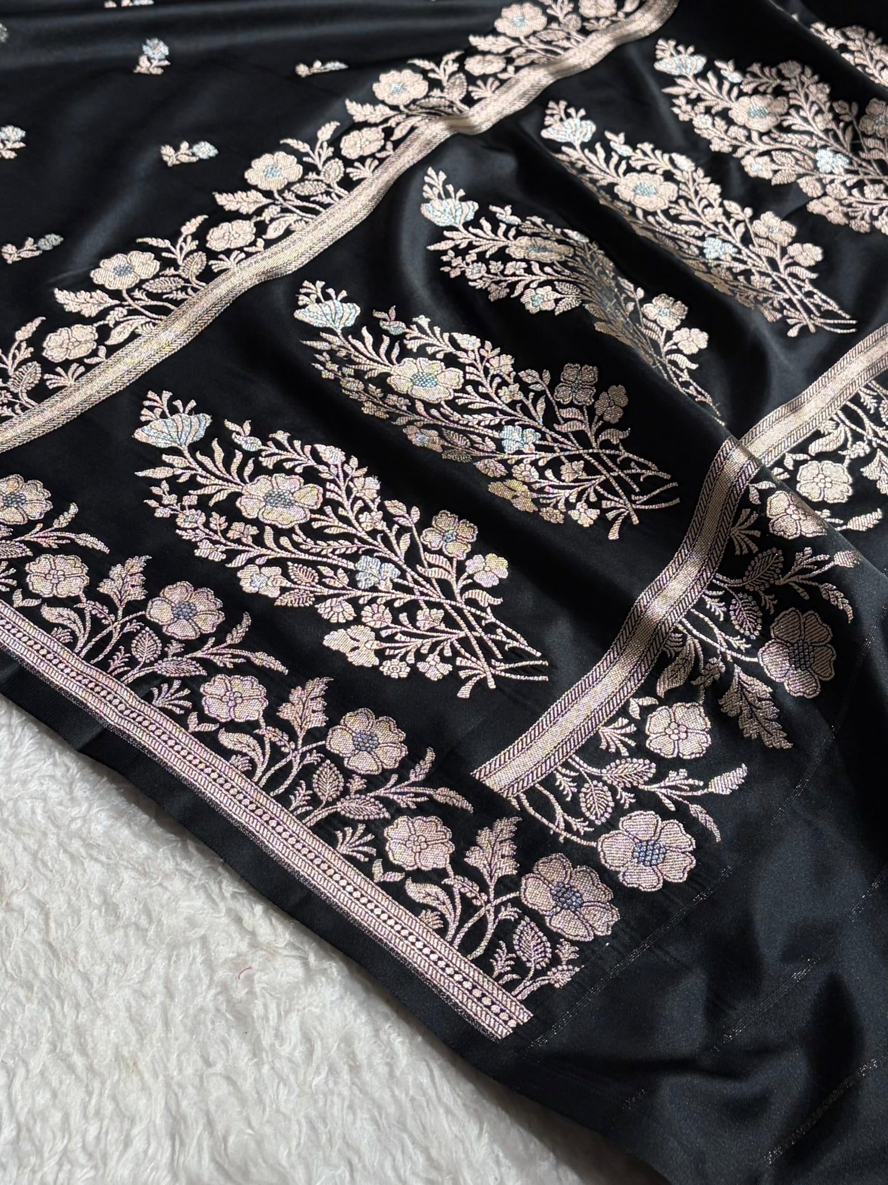 Black Boota With Floral Border Mashru Silk Saree MSM-86