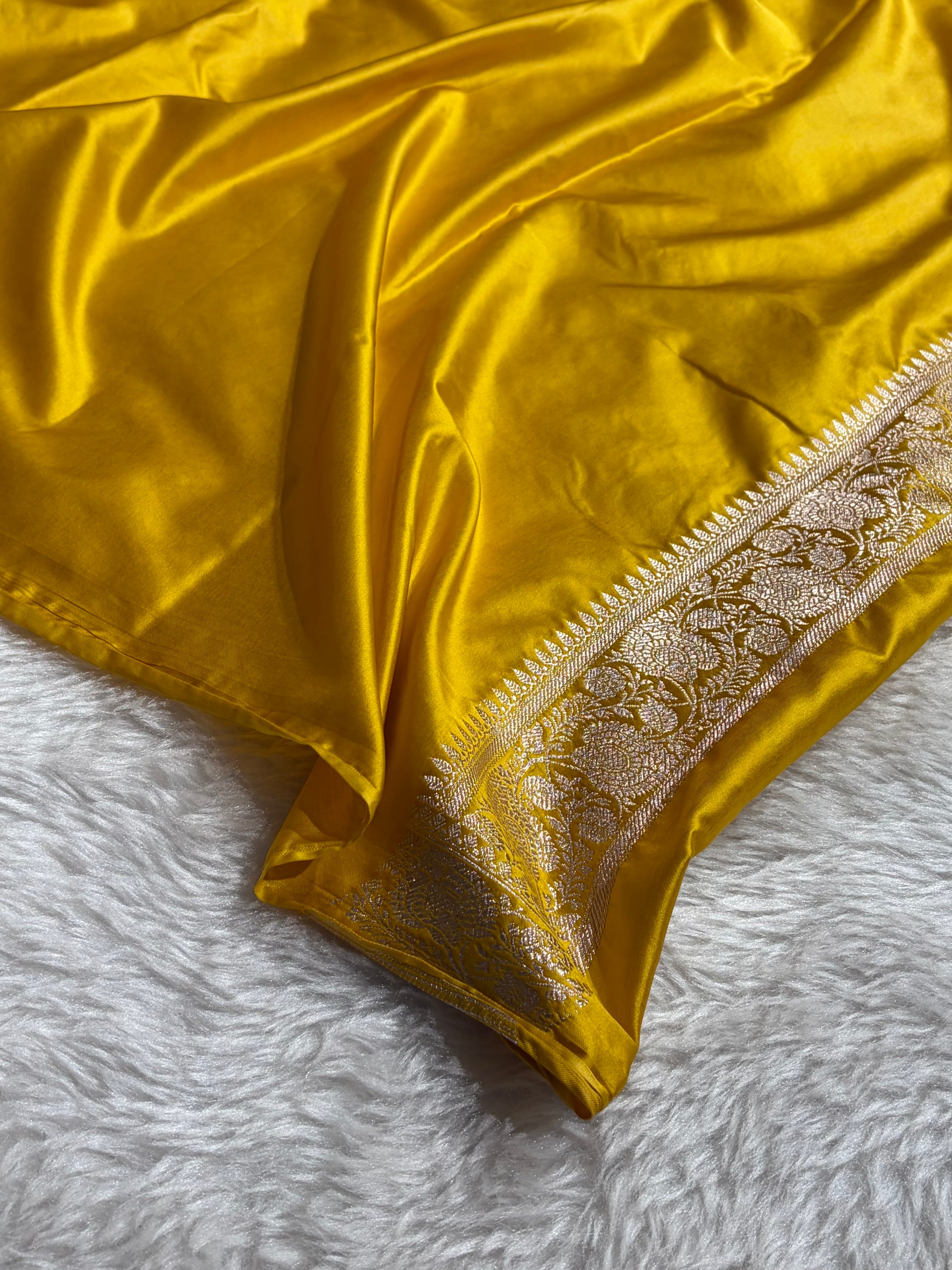 Banarasi Floral Jaal Pattern in Mustard Shades Floral Mashru Silk Saree MCS98