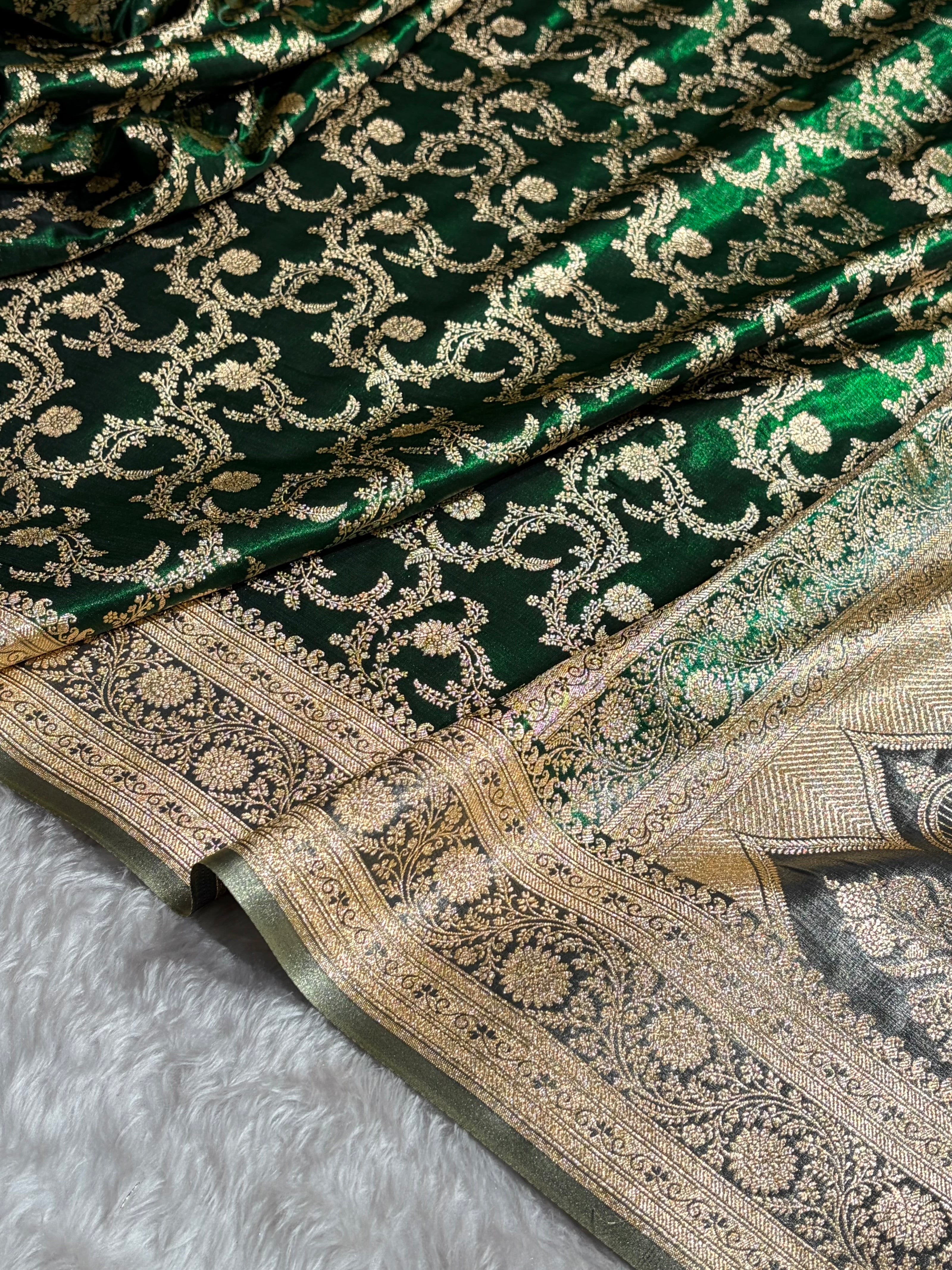 Bottle Green Contrast Shades Jaal Pattern Banarasi Satin Silk Saree SS47