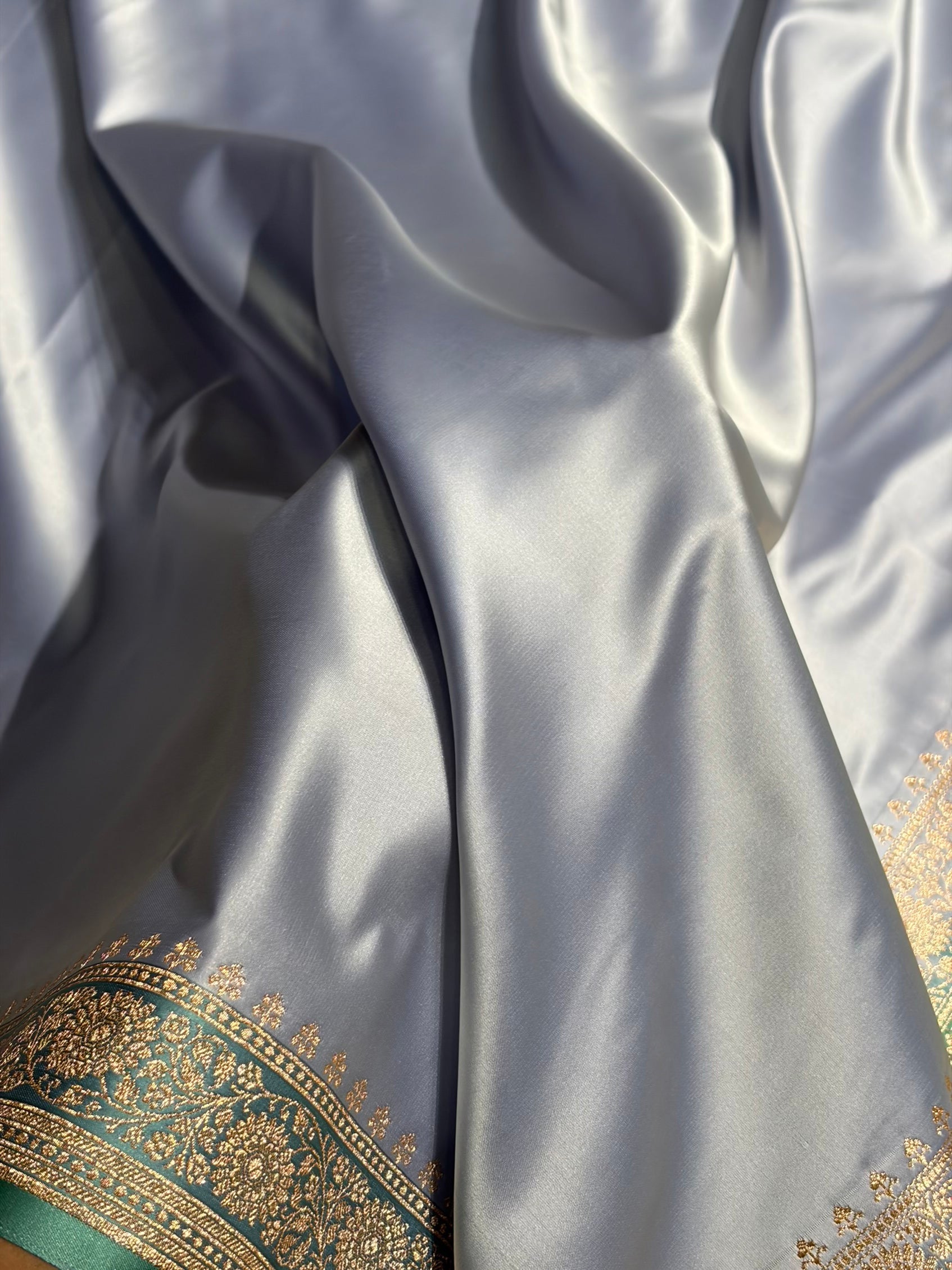 Banarasi Satin Katan Saree in Contrast Light Grey / Sea Green Shades SK131