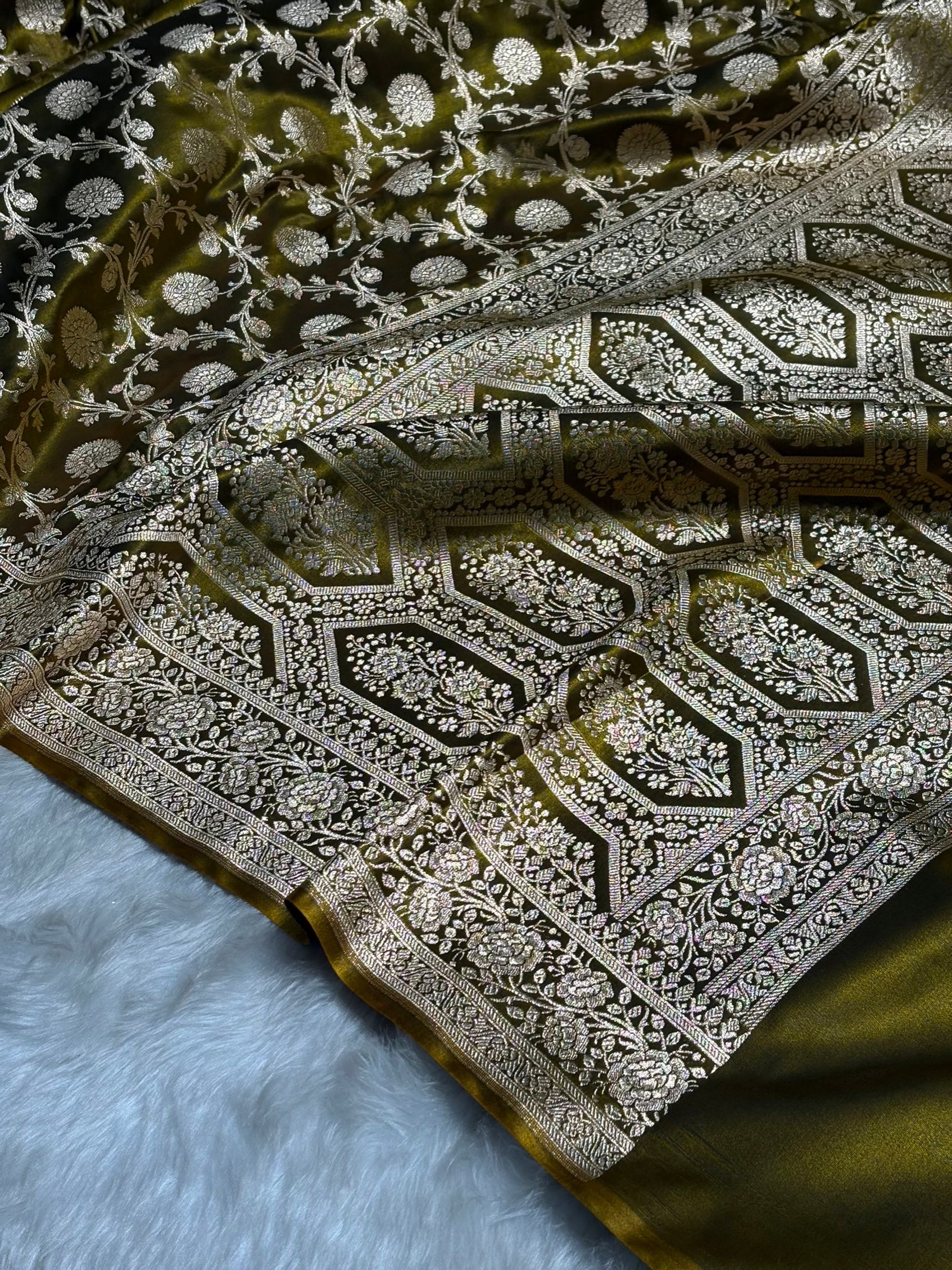 Light Weight Mehendi Green shades Satin Silk Saree SS15