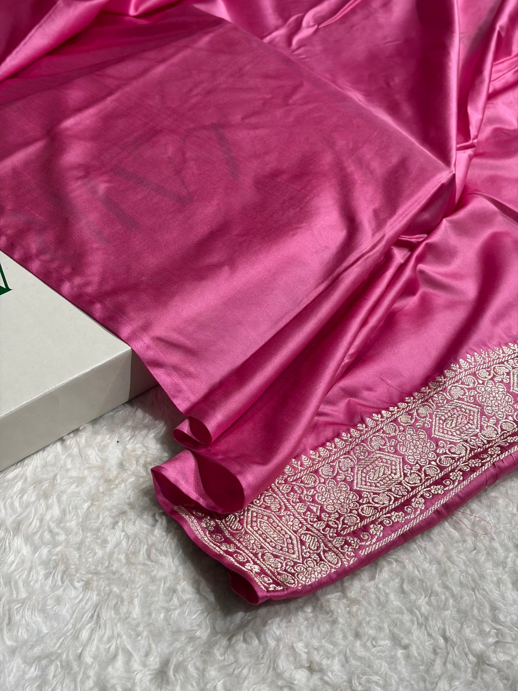 Banarasi Minakari Cross Pattern in Pink Shades Floral Mashru Silk Saree MS93