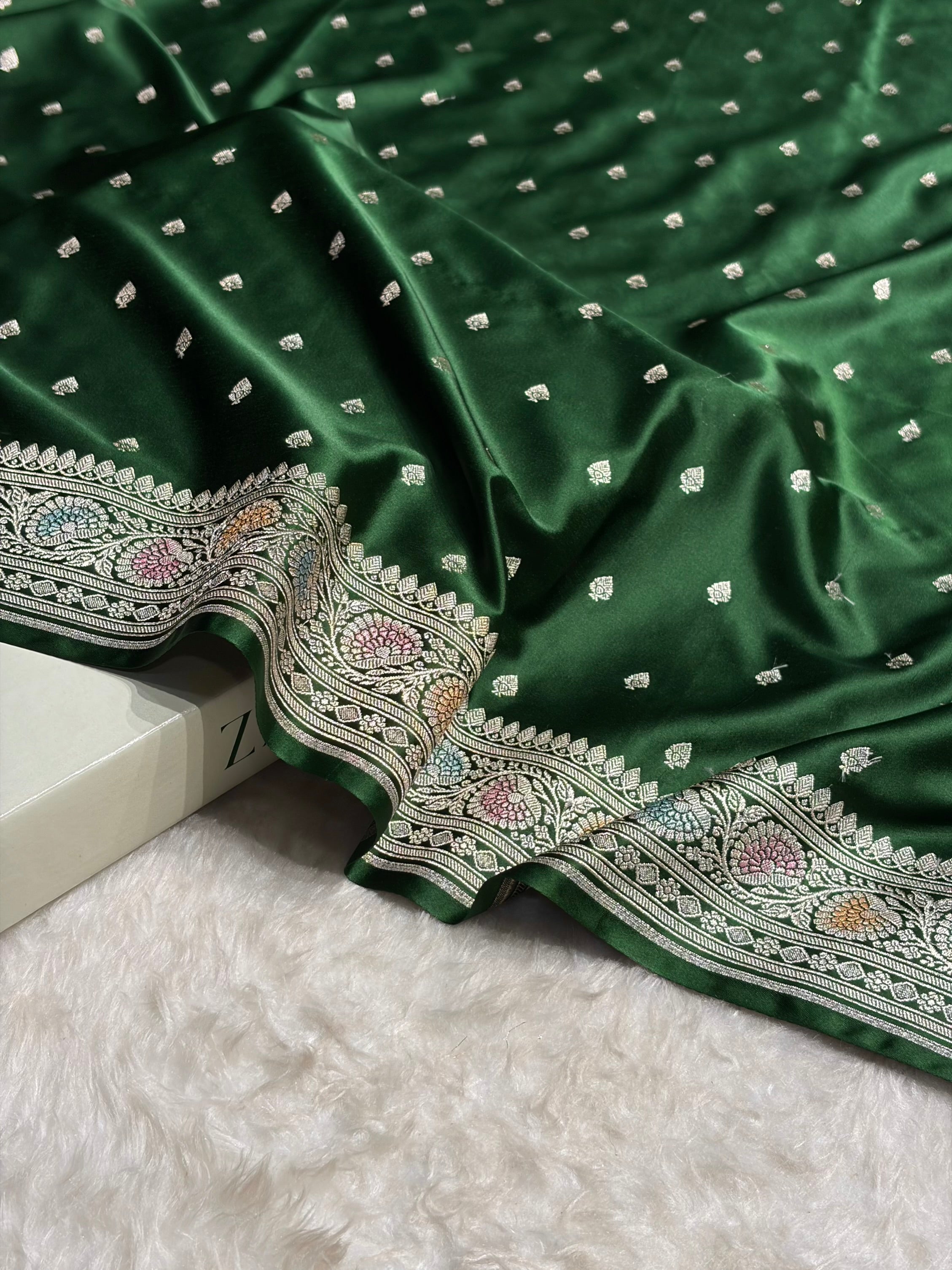 Traditional Bananasi Bottle Green Shades With Contrast Border Booti Mashru Silk Saree MS79