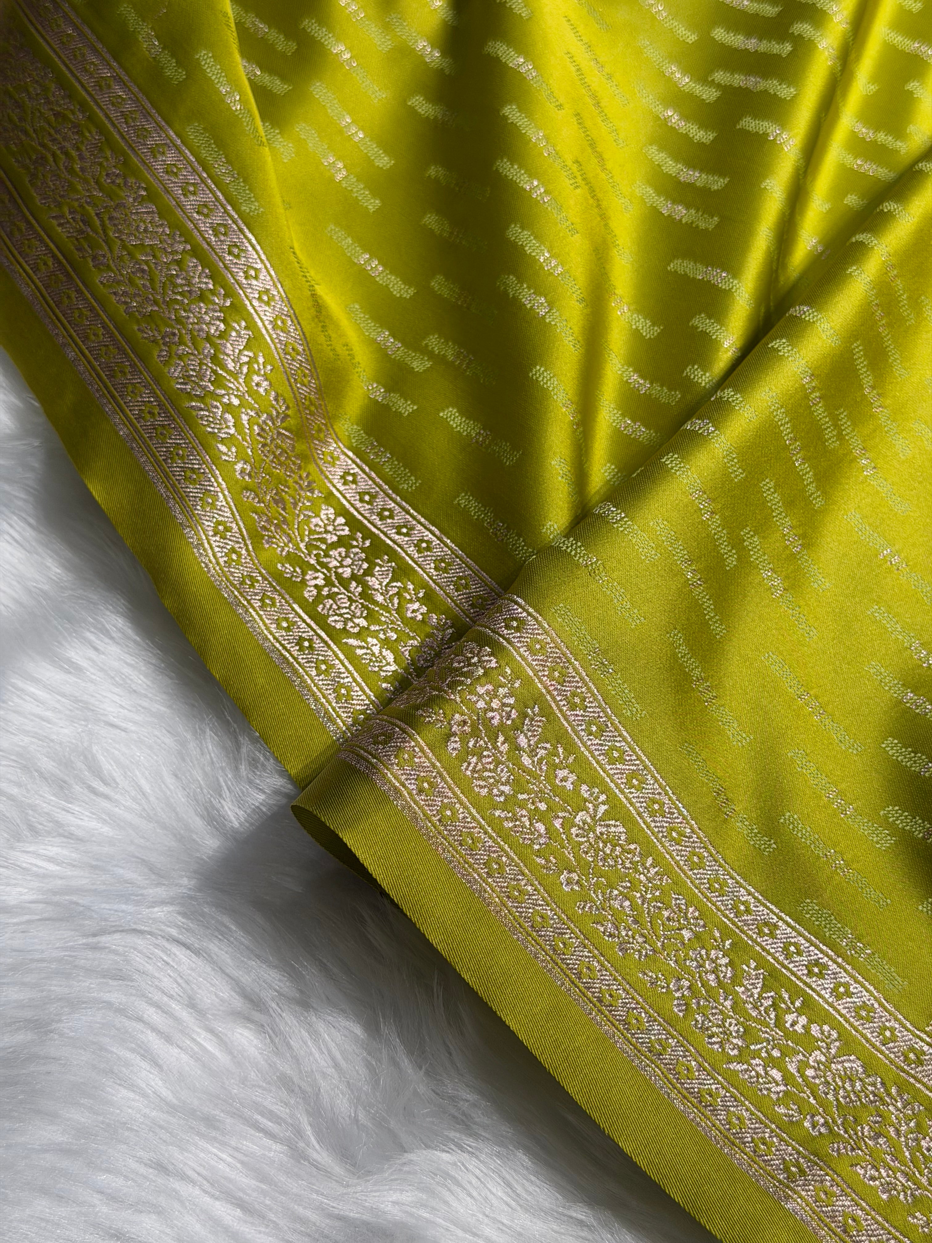 Apple Green Shades Tanchoi Motif Mashru Silk Saree MST-16