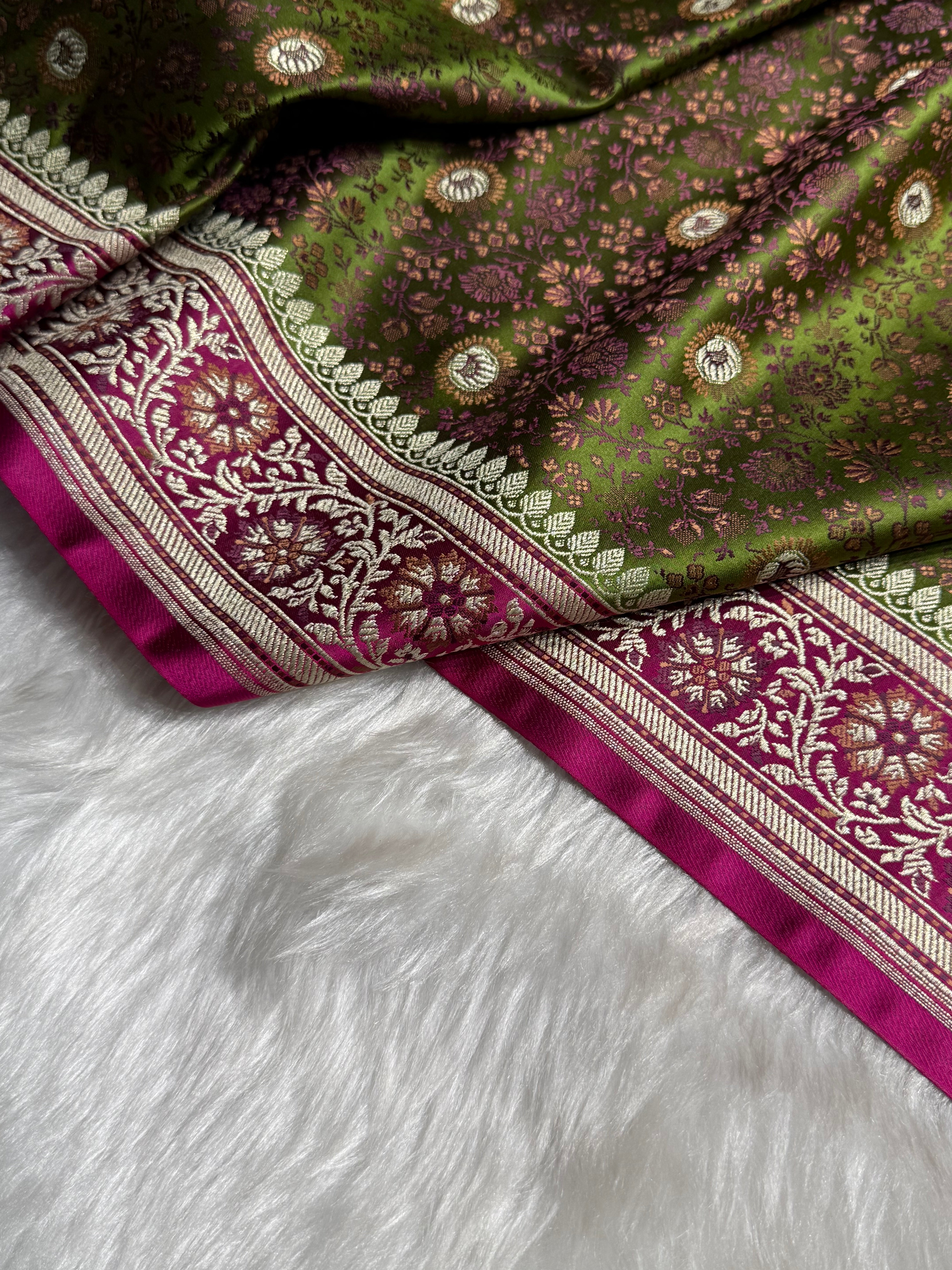 Mehandi - Rani Contrast Jamawar Tanchoi Jaal Katan Silk Saree SKTM-17