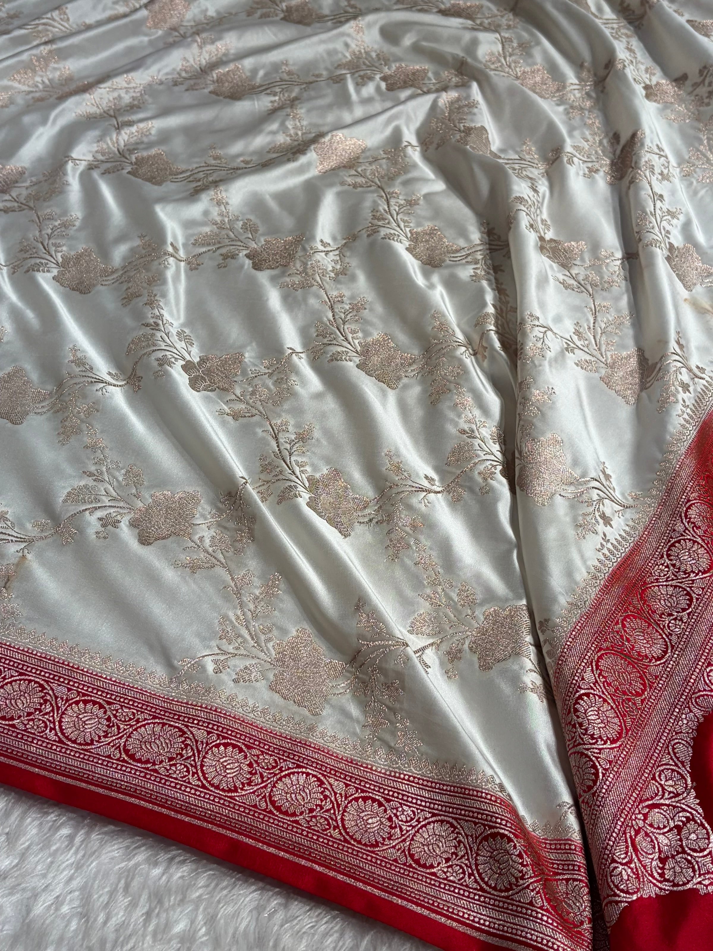 Banarasi Contrast White / Red Shades Jaal With Mashru Silk Saree MCS63