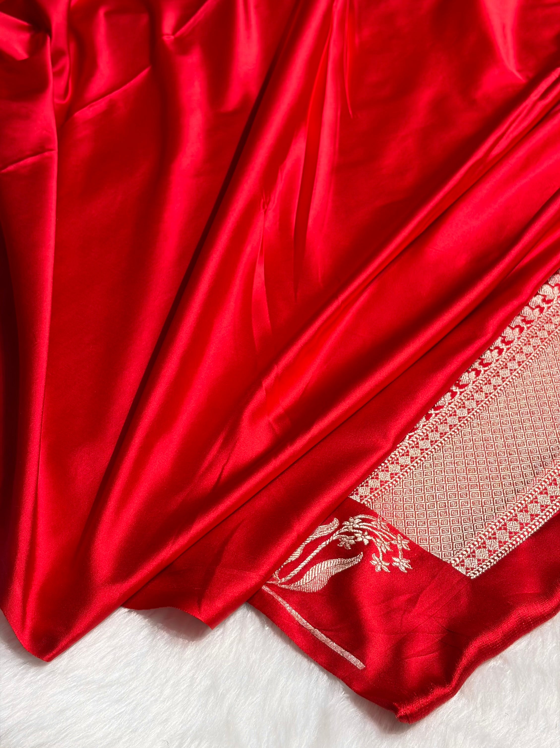 Red Shades Floral Border Booti Mashru Silk Saree MS74