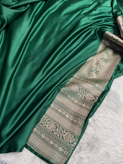 Banarasi Skirt pattern Royal blue and Bottle green Contrast Mashru silk saree MCS112
