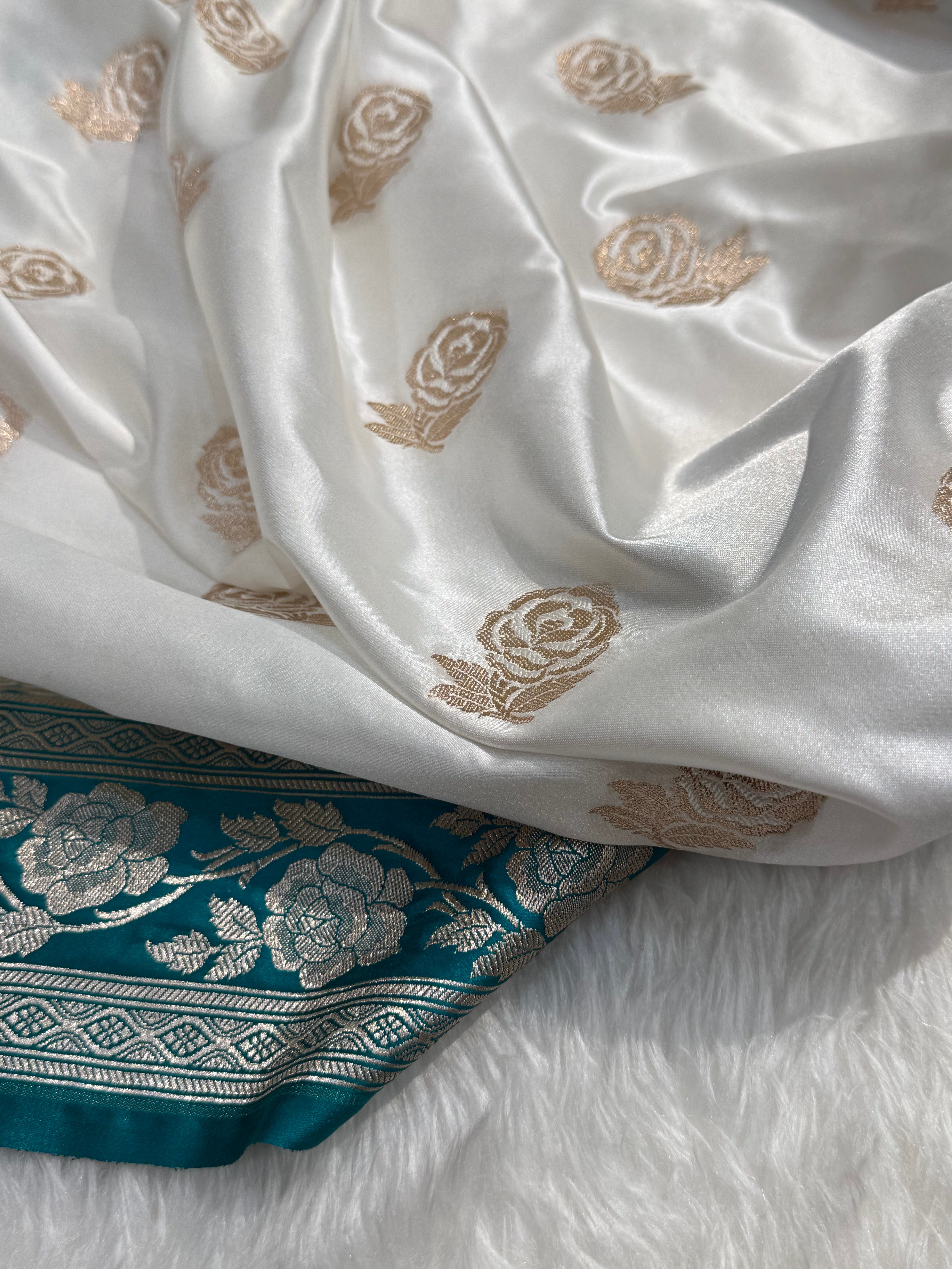 Contrast White-Turqoise Combination Boota Mashru Silk Saree