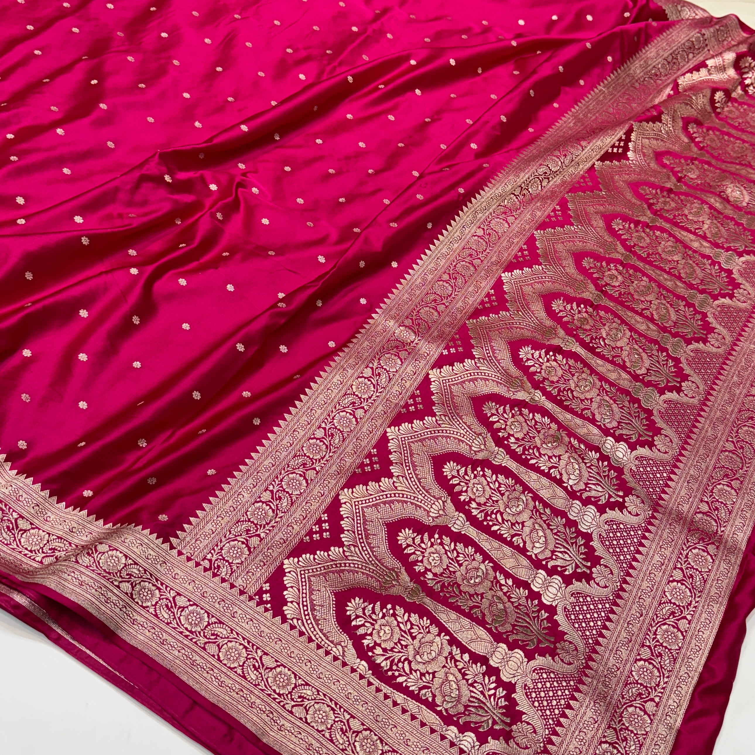 Beautiful Pink Booti Mashru Silk Saree