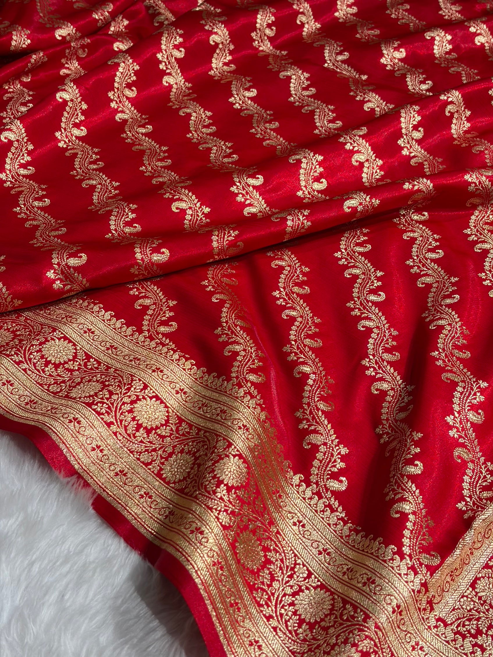 Red Shades Cross Pattern Banarasi Satin Silk Saree SS39