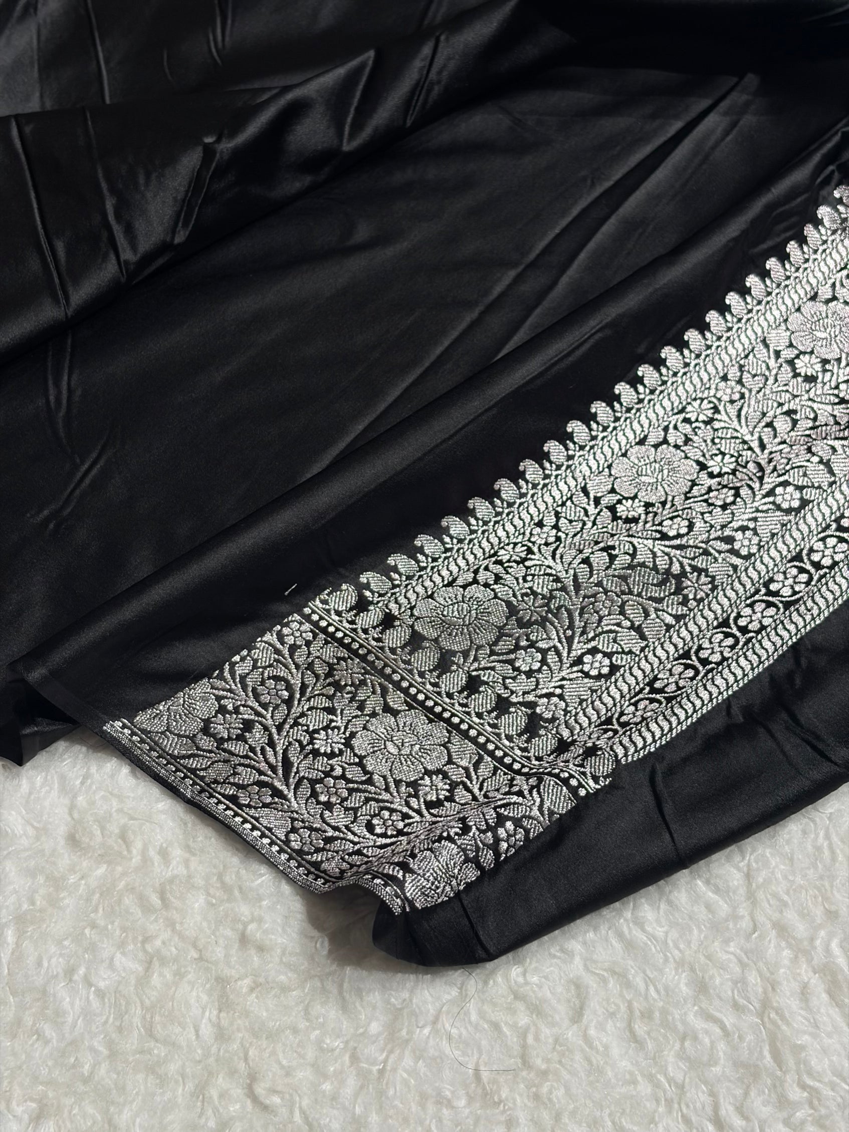 Banarasi Black Shades floral Booti Mashru Silk Saree MCS40