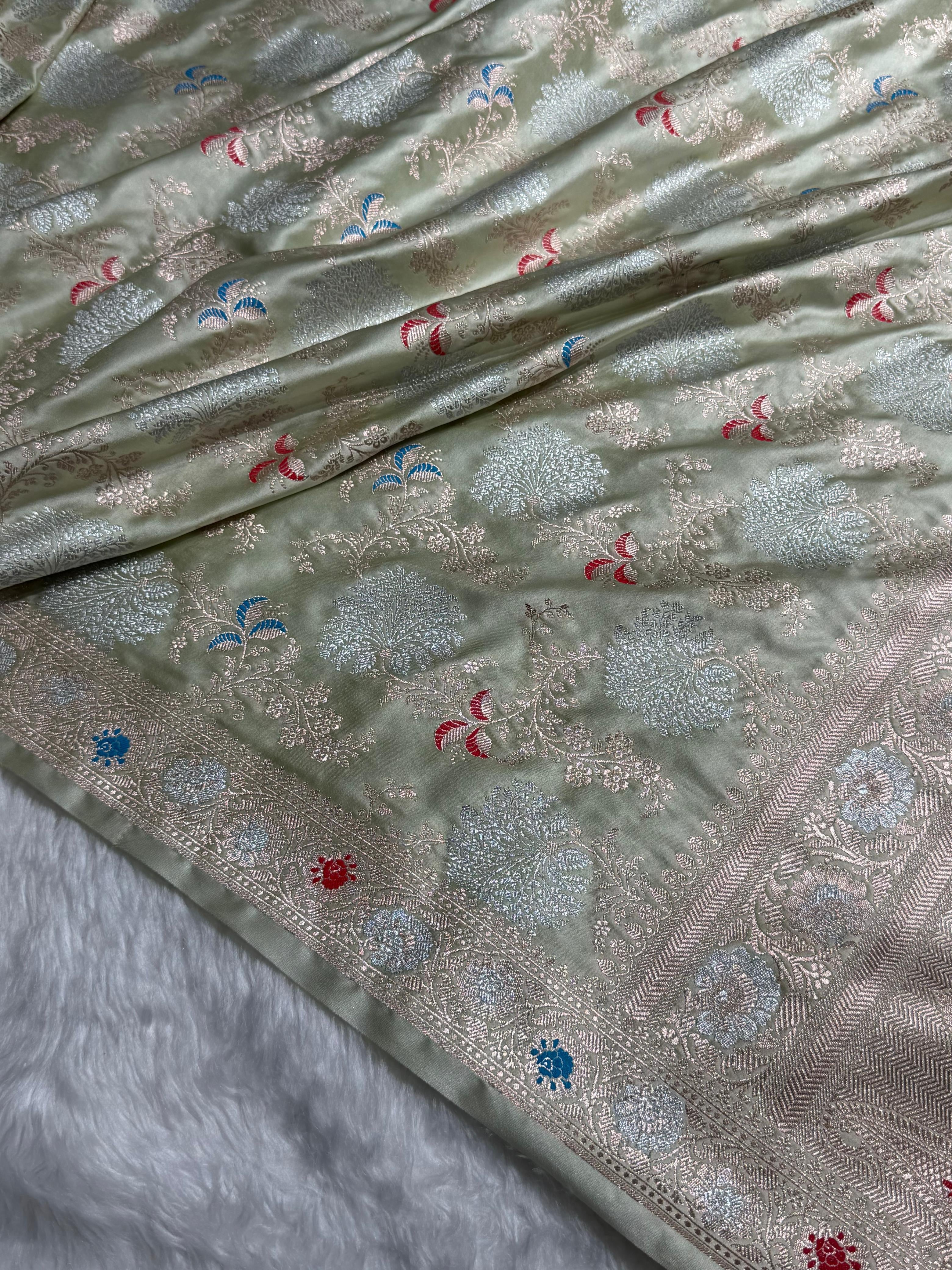 Banarasi Floral Minakari Jaal Pattern in Ivory Shades Floral Mashru Silk Saree MCS100
