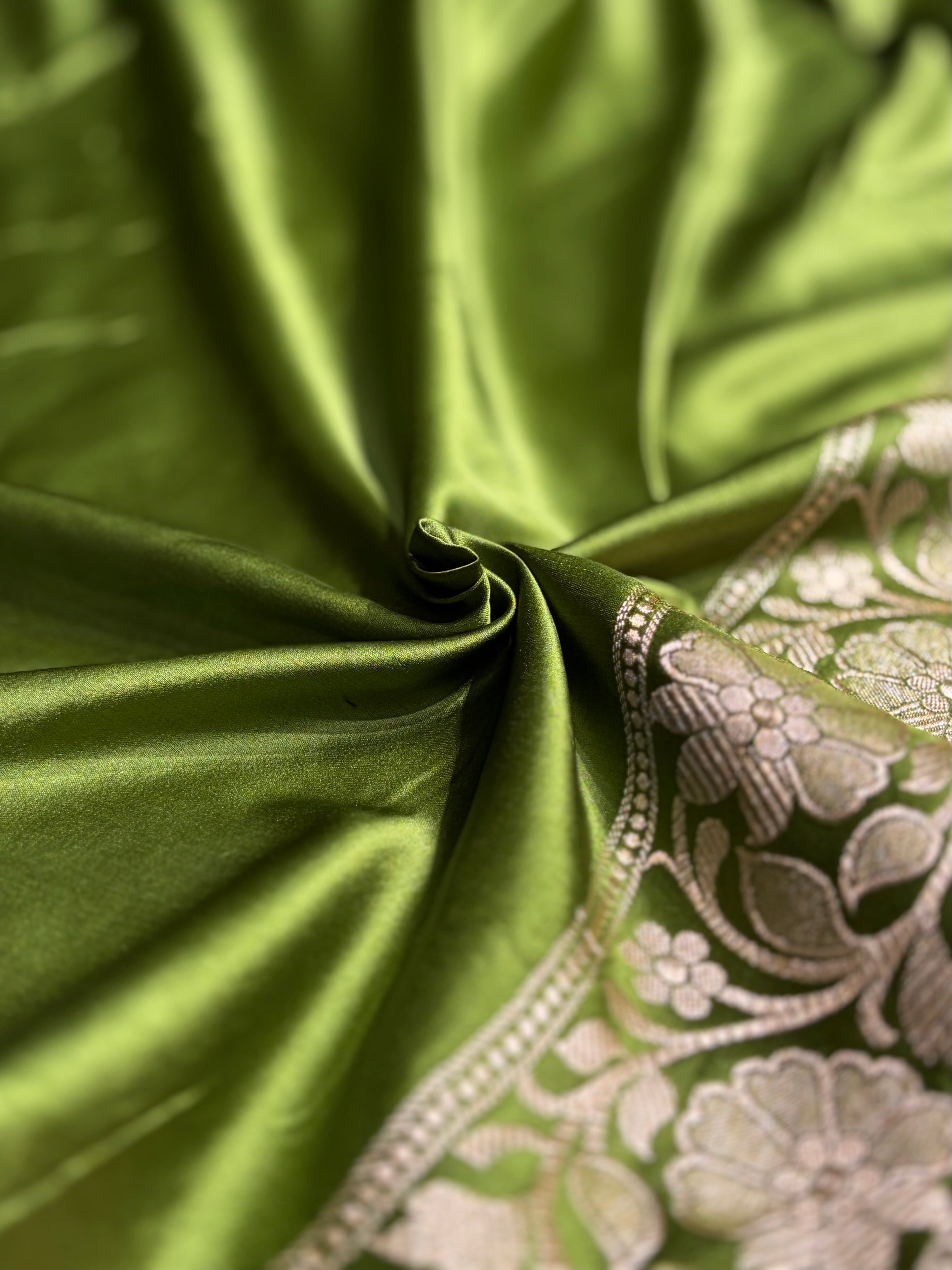 Mehendi Green Shades Mashru Silk Banarasi Saree With Jaal Pattern MS71