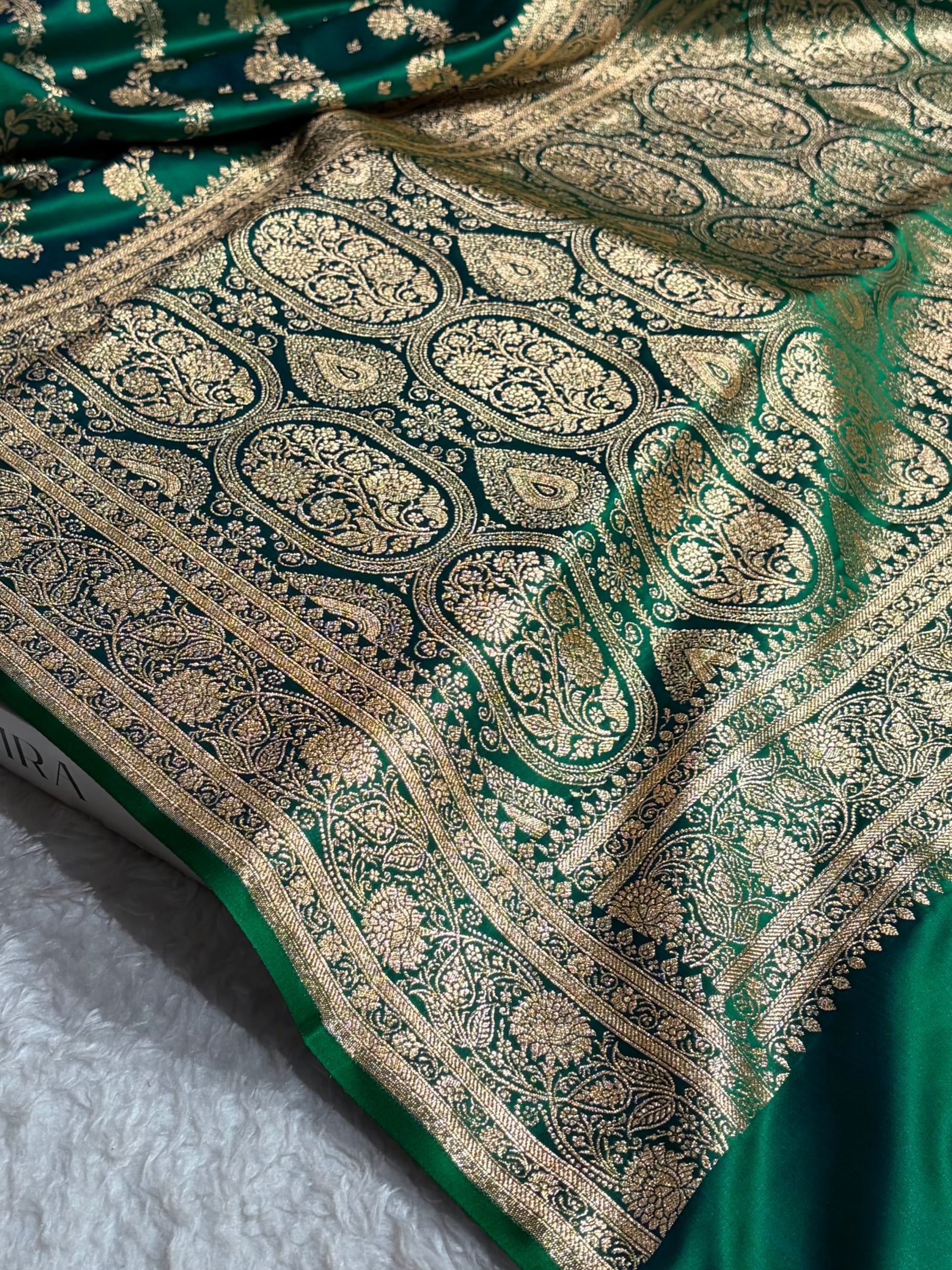 Banarasi Satin Katan Saree With Jaal Pattern in Cross Green Shades SK121