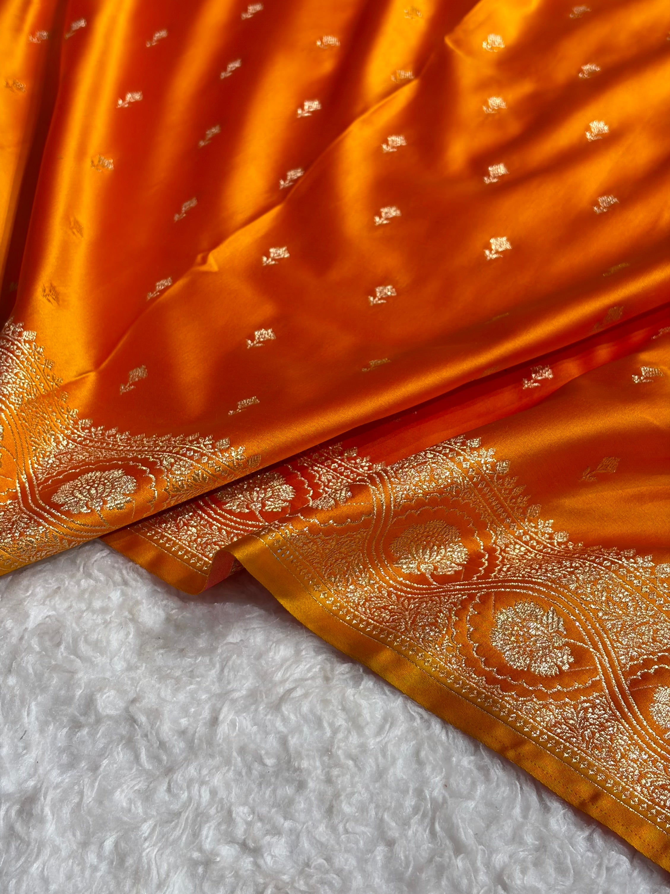 Banarasi Fire Gold Booti Pattern Satin Katan Silk Saree SK54