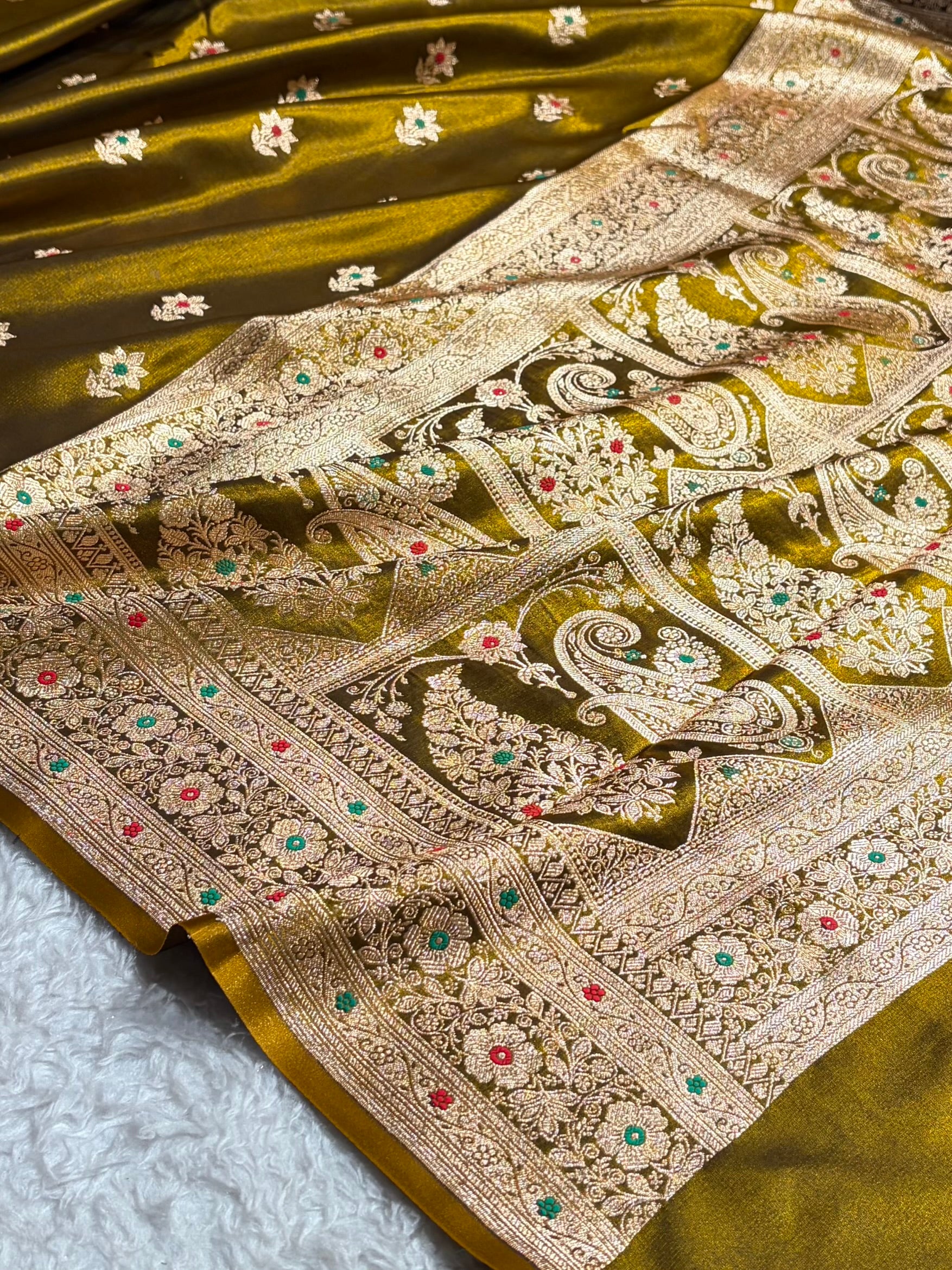 Mehendi Shades Minakari Boota Pattern Banarasi Satin Silk Saree SS44