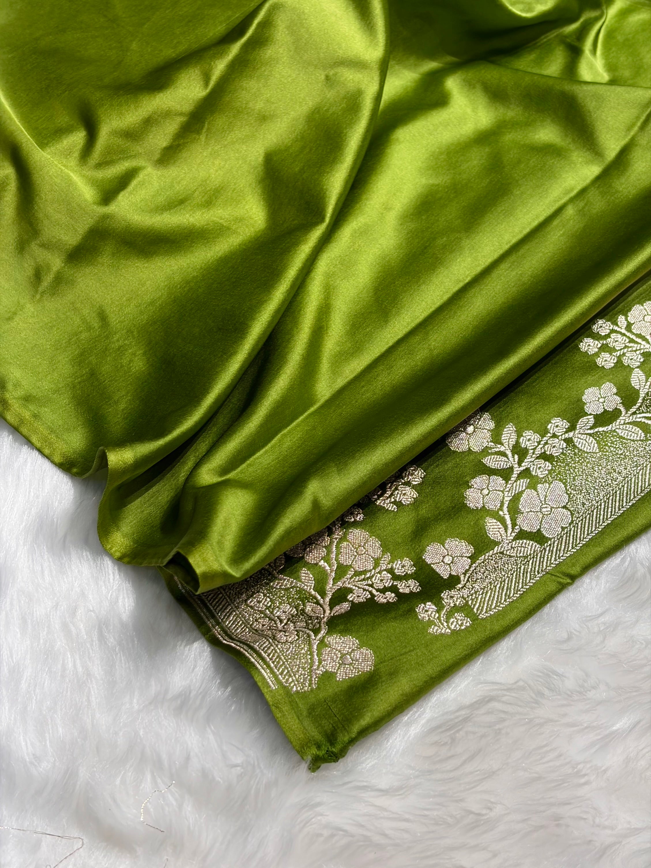 Banarasi Mehendi Shades With Floral Border Mashru Silk Saree MS83