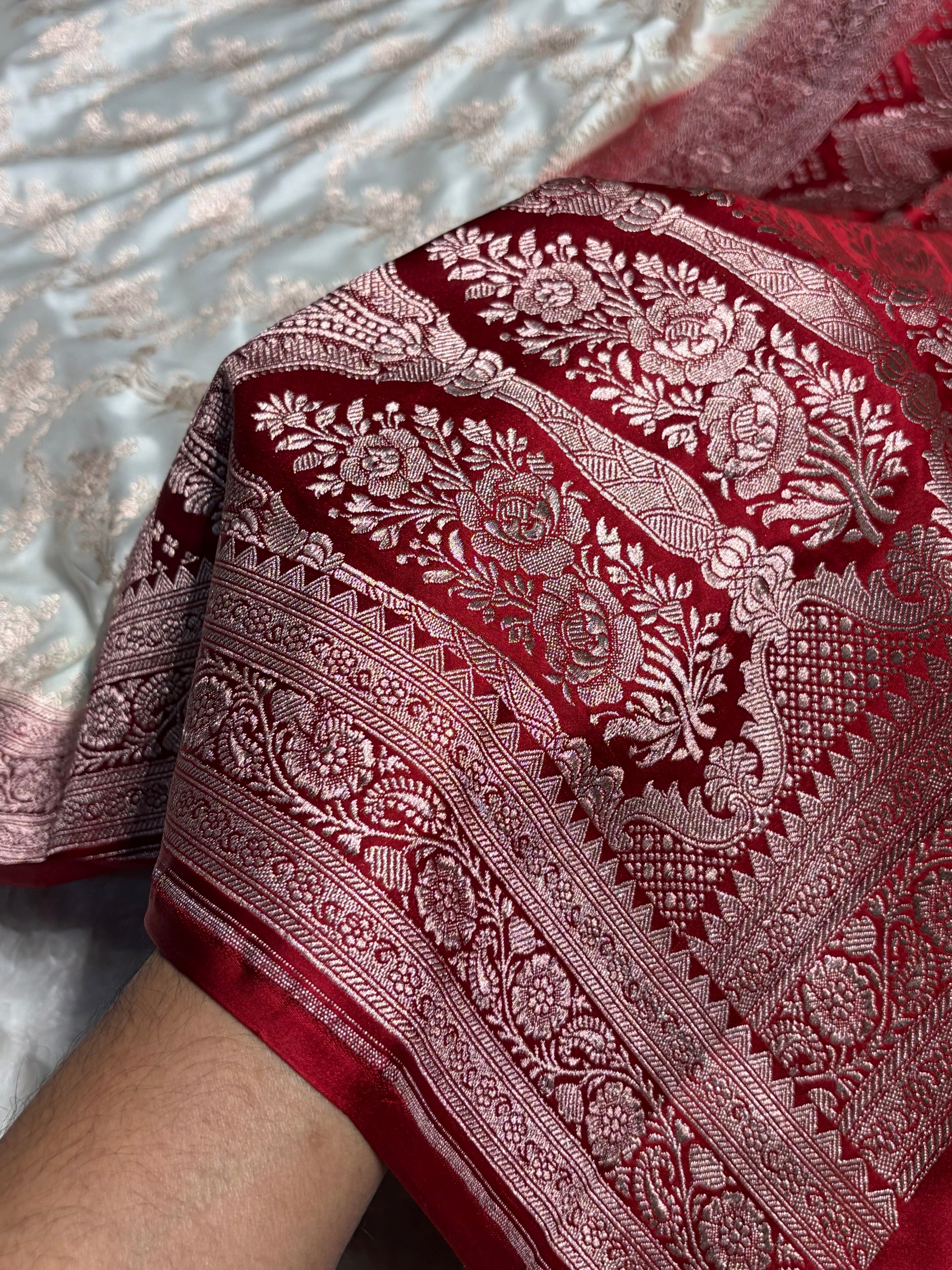 Contrast White with Maroon Floral Jaal Mashru Silk Saree  MS28